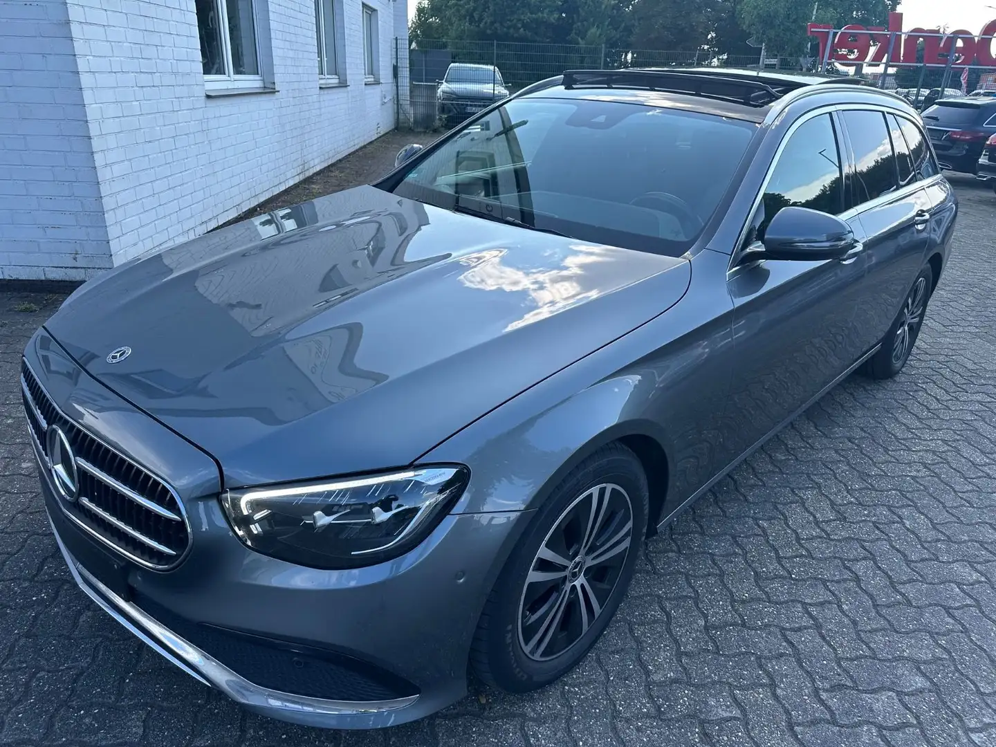 Mercedes-Benz E 220 d T 9G Avantgarde Pano LED Kamera Memory Gris - 1