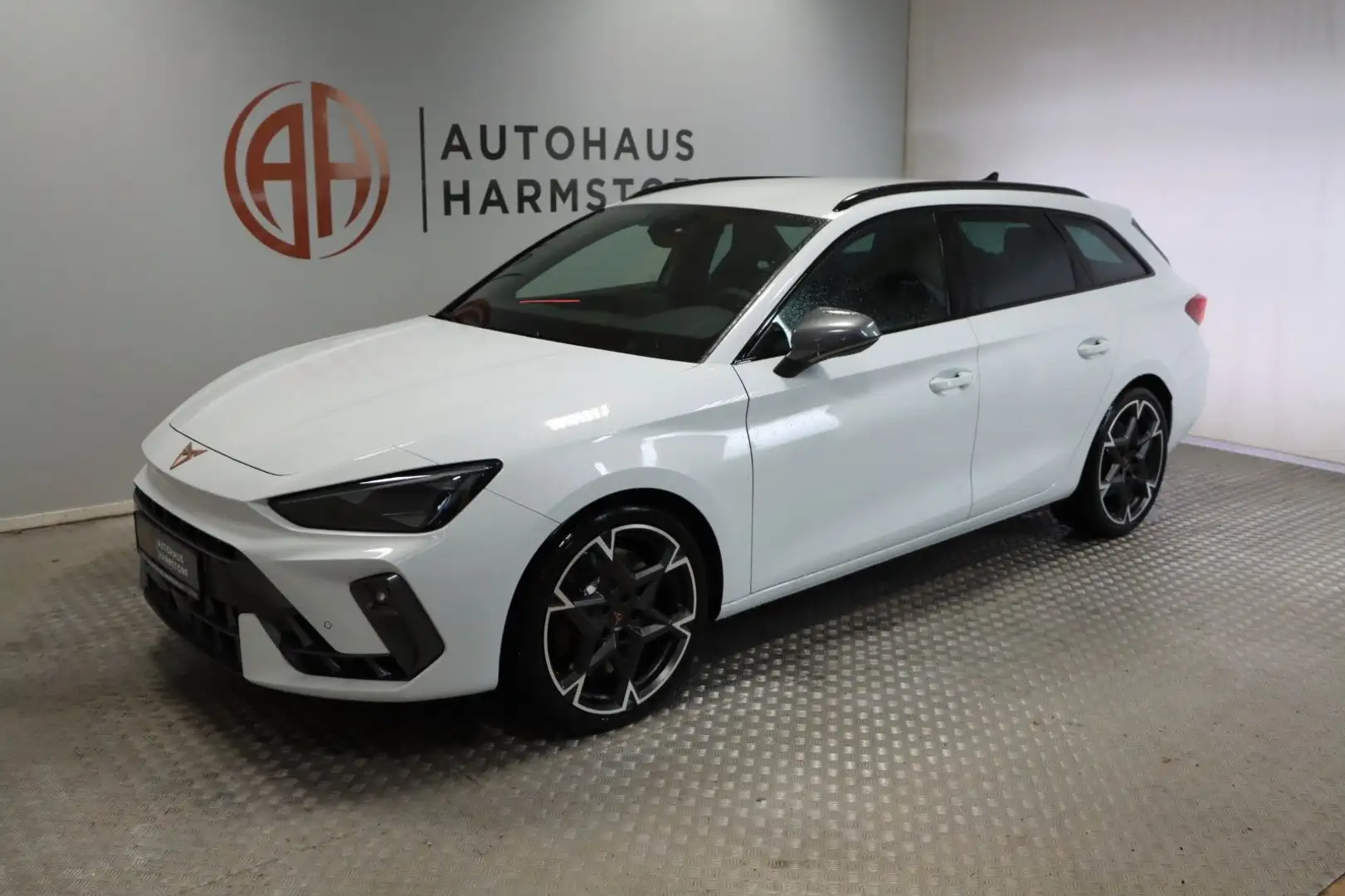 CUPRA Leon Sportstourer 2.0 TSI 245 kW 4Drive VZ AHK Wit - 2