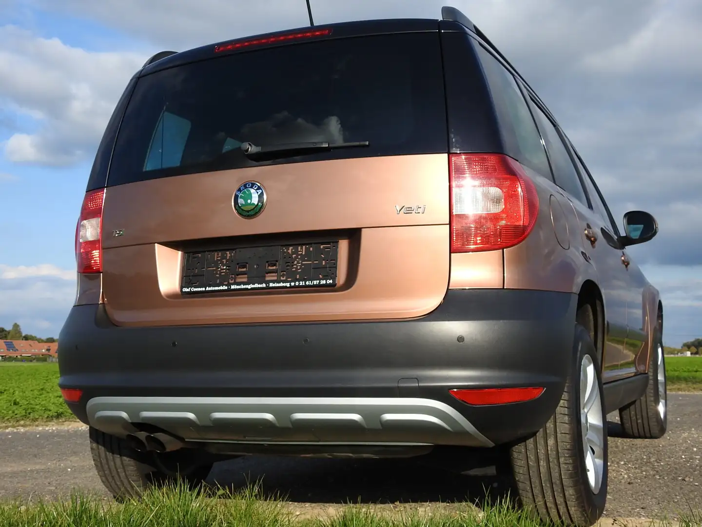 Skoda Yeti 1.4 TSI.122PS.AHK.Sitzheizung.Navi.Winterreifen. Braun - 2