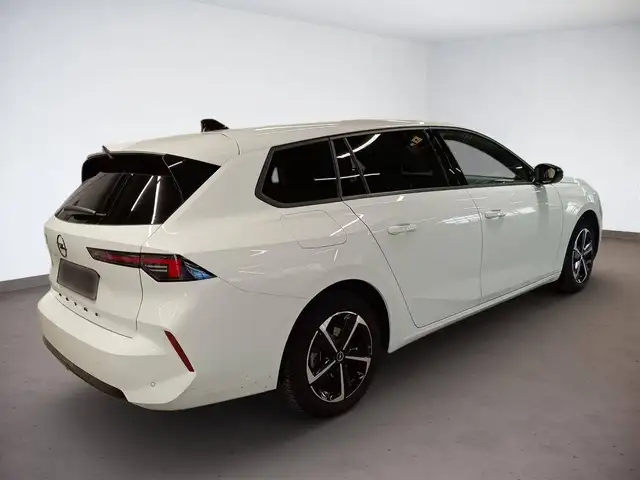 Opel Astra view 5
