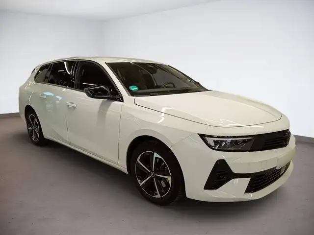 Opel Astra view 2