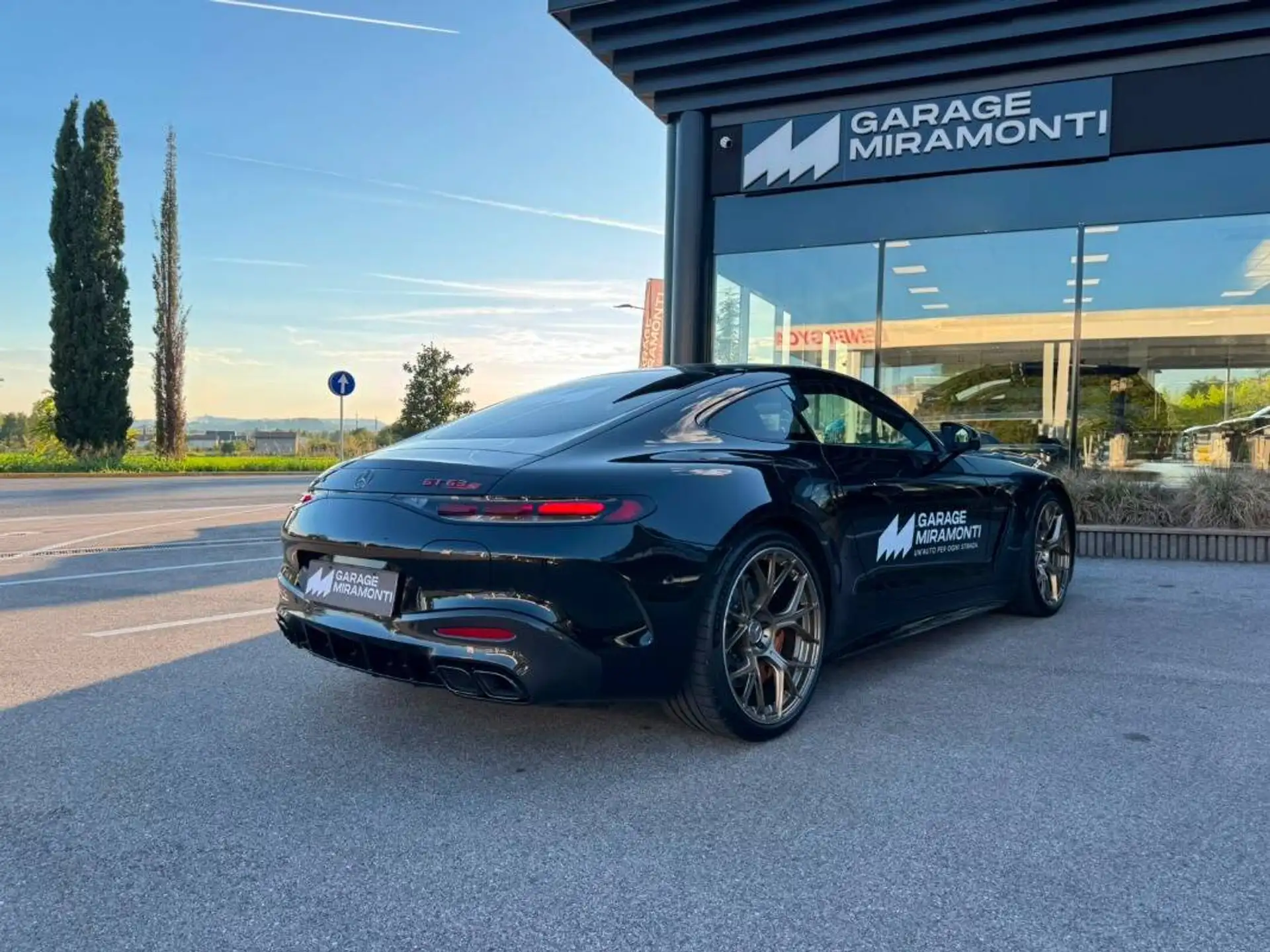 벤츠 AMG GT 2025 네이비 사진 3