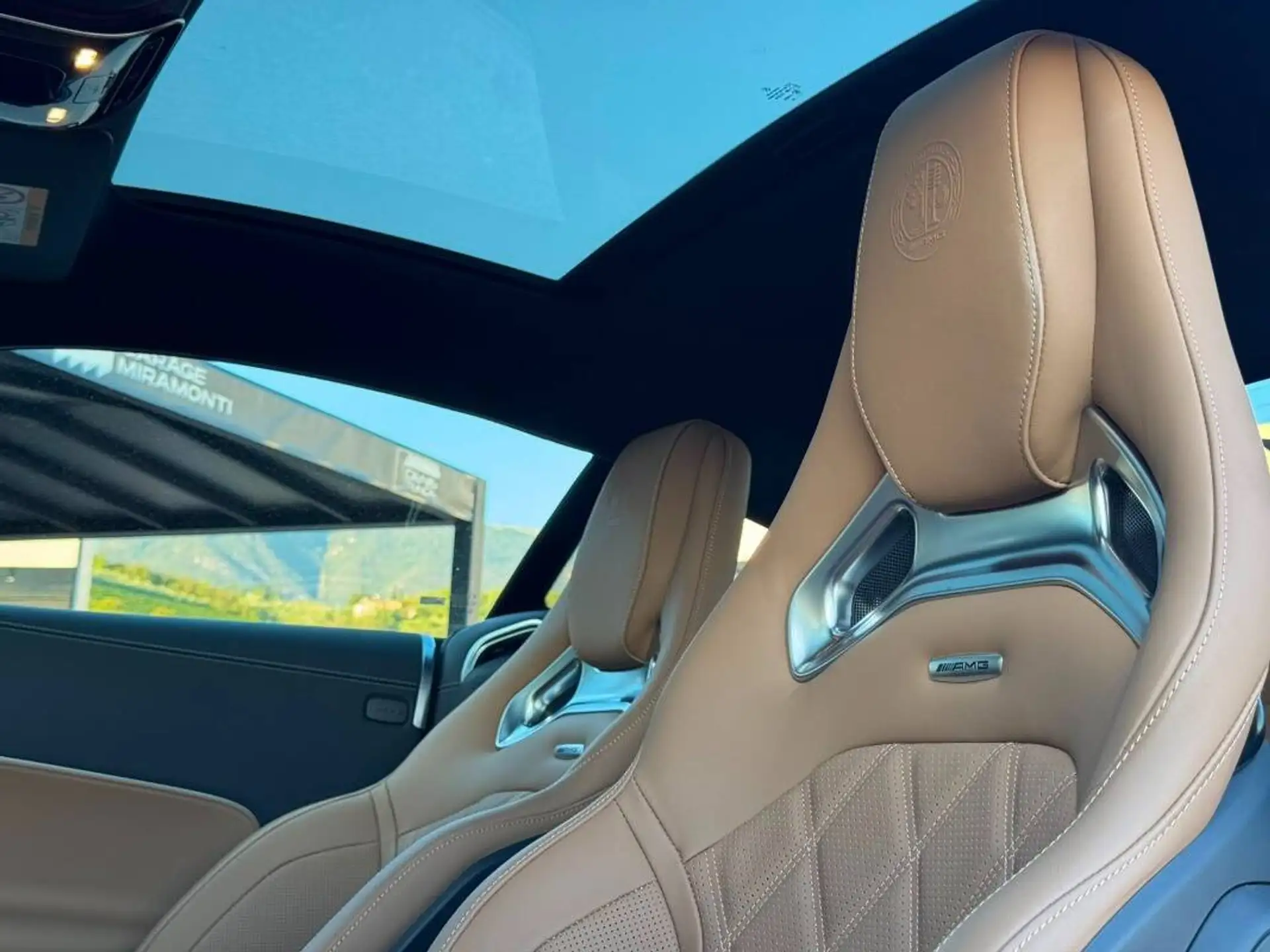 벤츠 AMG GT 2025 네이비 사진 8