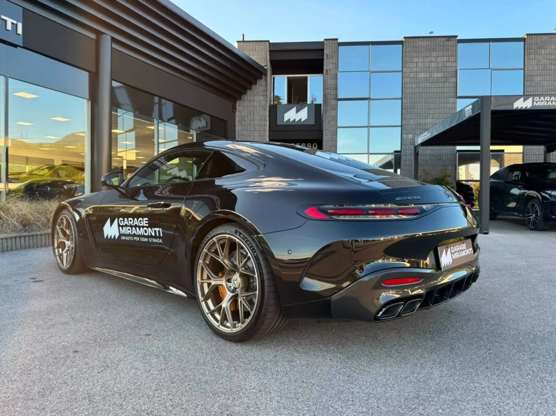 벤츠 AMG GT 2025 네이비 사진 4