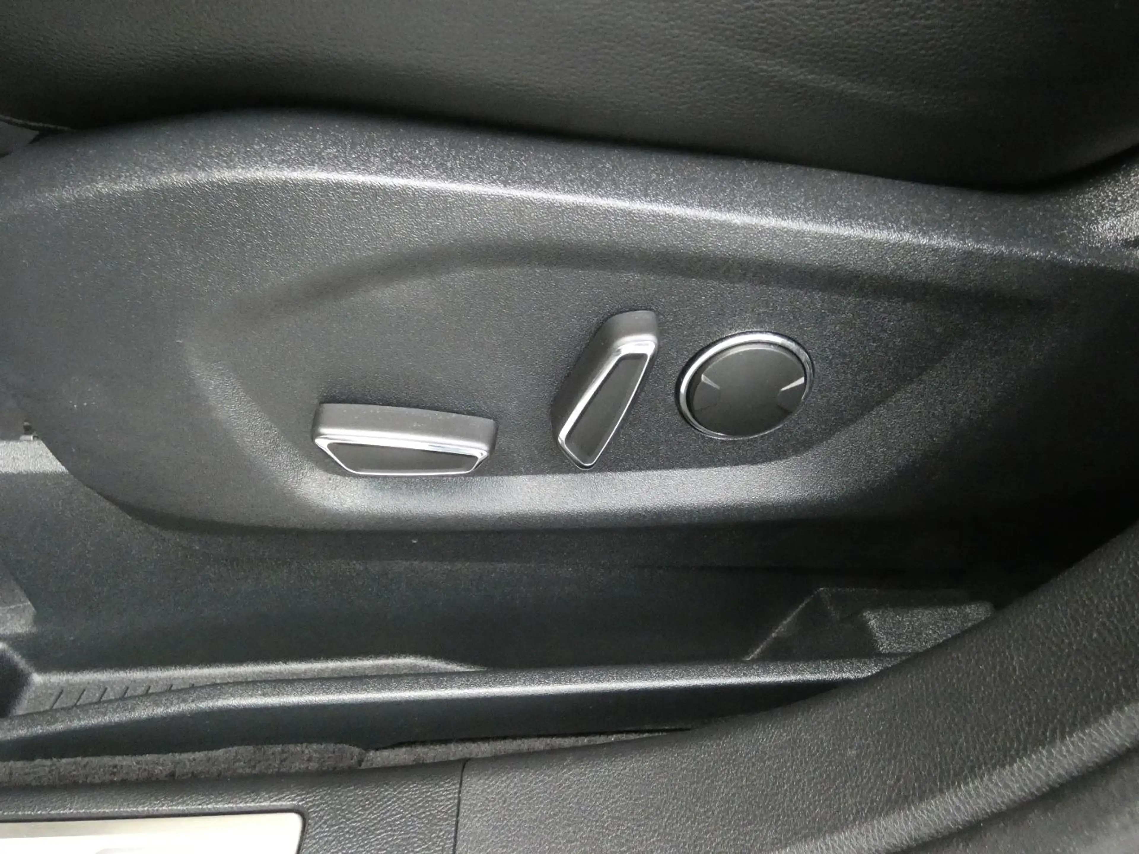 Ford S-Max 2.0 ST-Line +AWD+RFK+KeyGo+AUT+Distr+ — photo 14