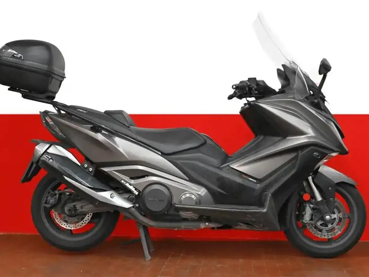 Kymco AK 550