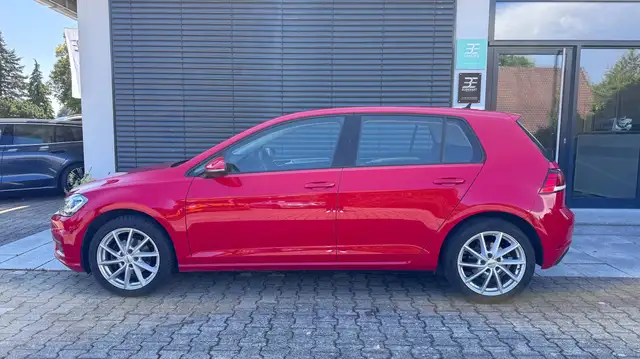 Volkswagen Golf view 3