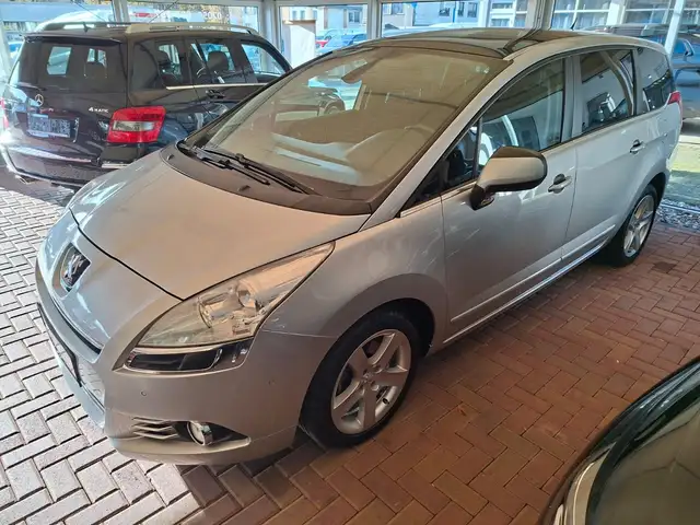 Peugeot 5008 1.6 Premium 155 THP Klimaautomatik Panorama