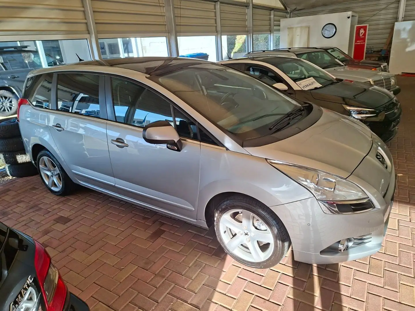 Peugeot 5008 1.6 Premium 155 THP Klimaautomatik Panorama Silber - 2