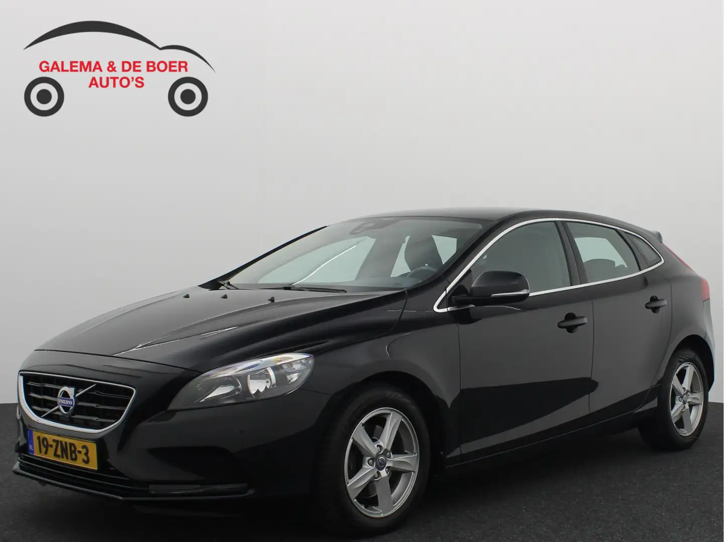 Volvo V40 1.6 T4 180PK Momentum AUTOMAAT / TREKHAAK / D-RIEM Noir - 1