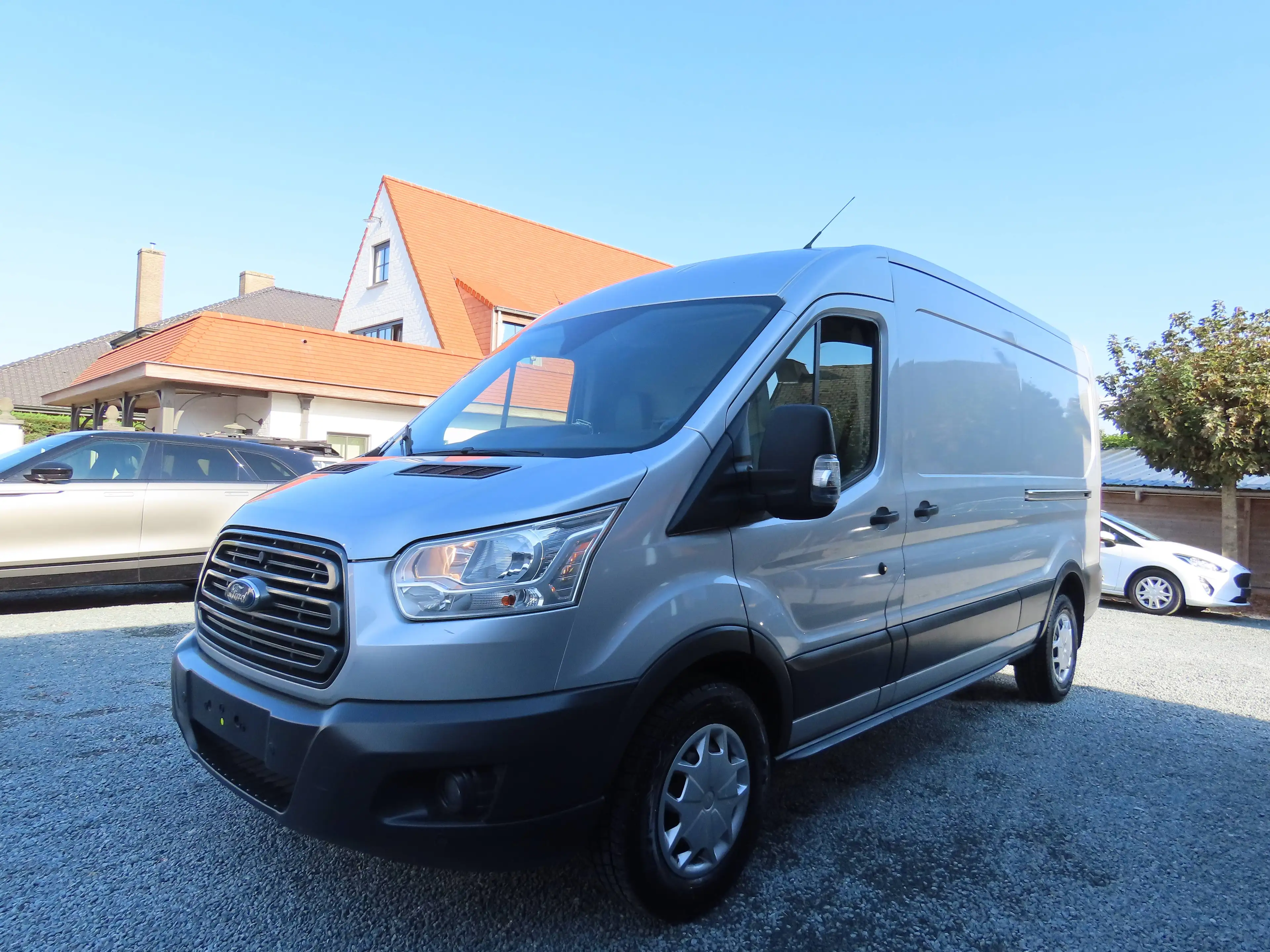 Ford Transit 2.0 TDCi L2H2 RWD Trend — photo 10