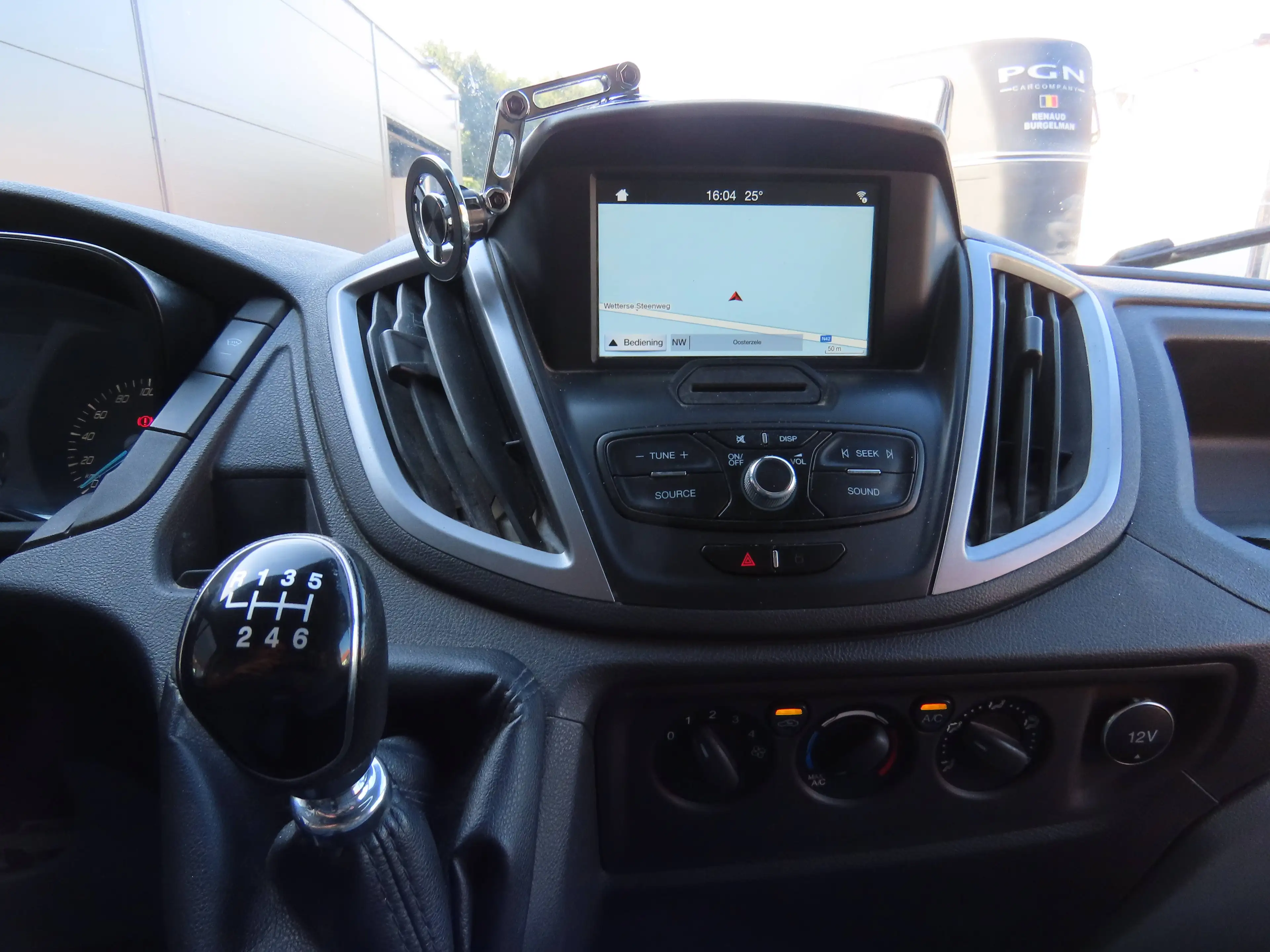 Ford Transit 2.0 TDCi L2H2 RWD Trend — photo 5