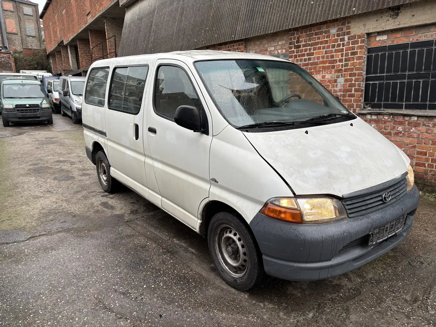Toyota Hiace D-4D . Avec Sièges - 2