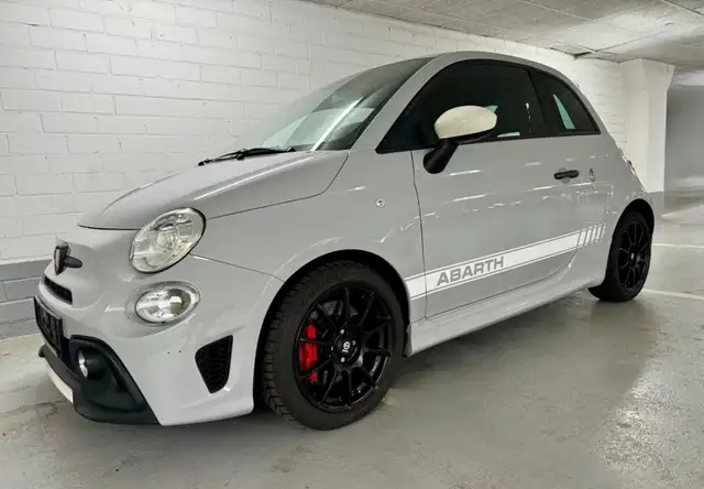 Abarth 595 Essesse 70 Anniversario Akrapovic Carbon