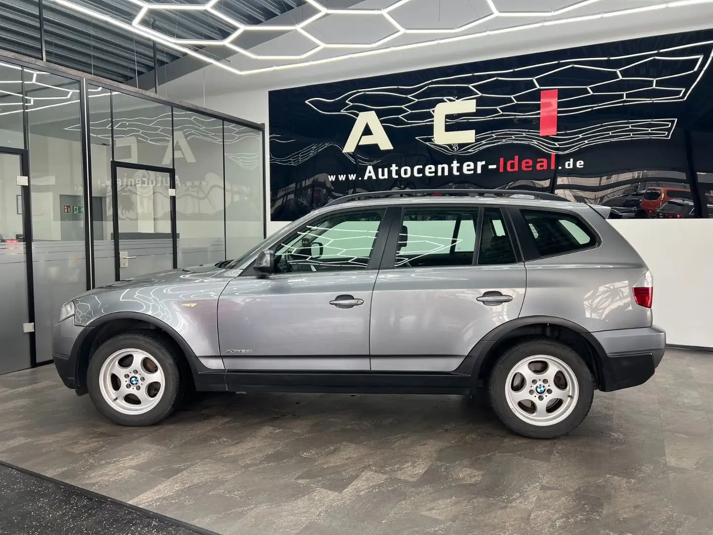 BMW X3 xDrive 20i, AHK, Pano, Leder, Xenon, Navi,PCD Grau - 2