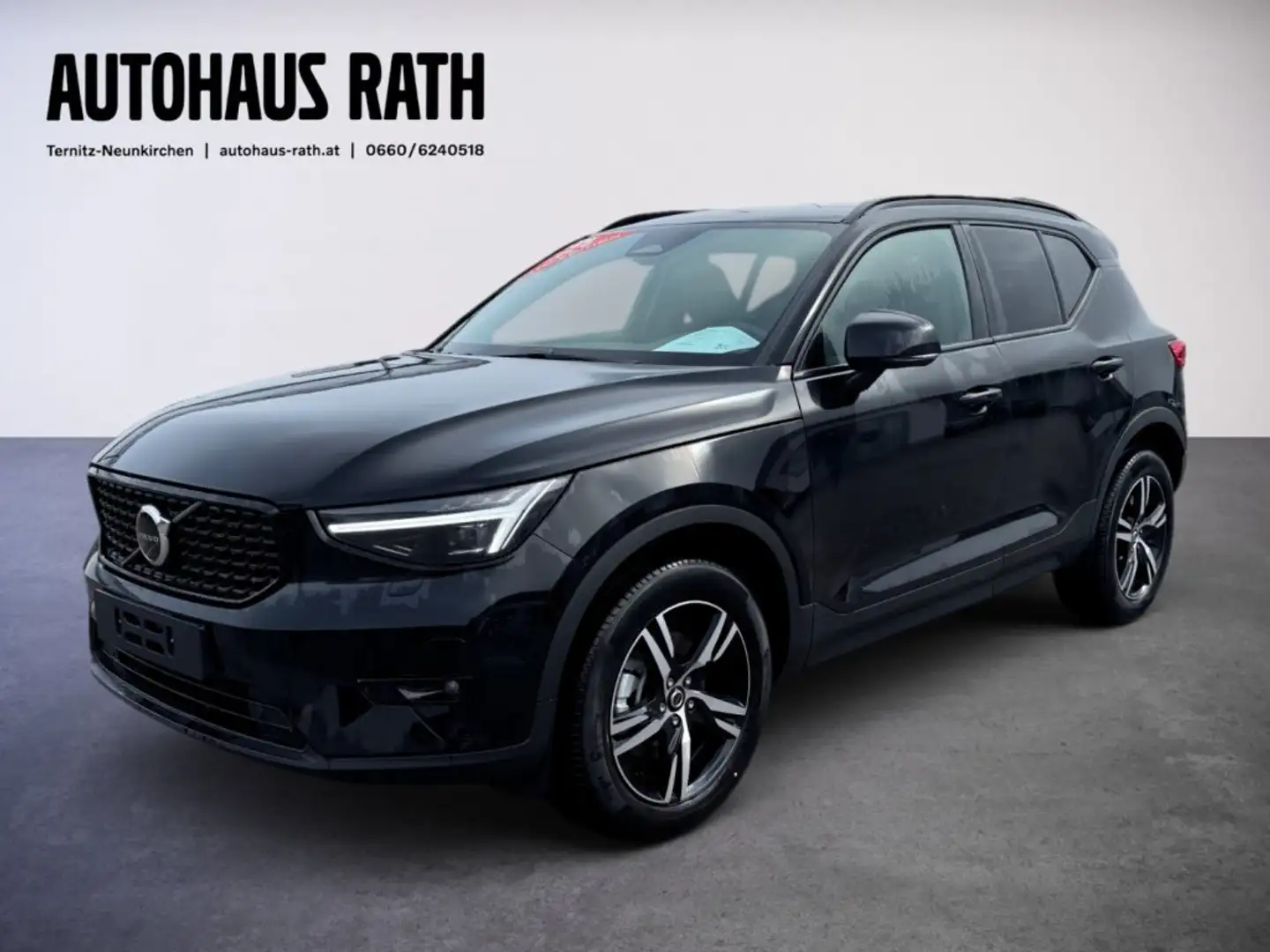 Volvo XC40 Plus, B3 Mild Hybrid, Dark Schwarz - 1