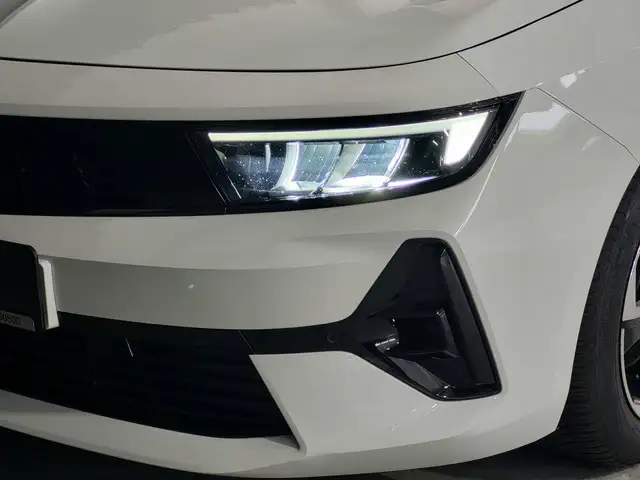 Opel Astra view 4