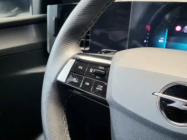 Opel Astra view 13