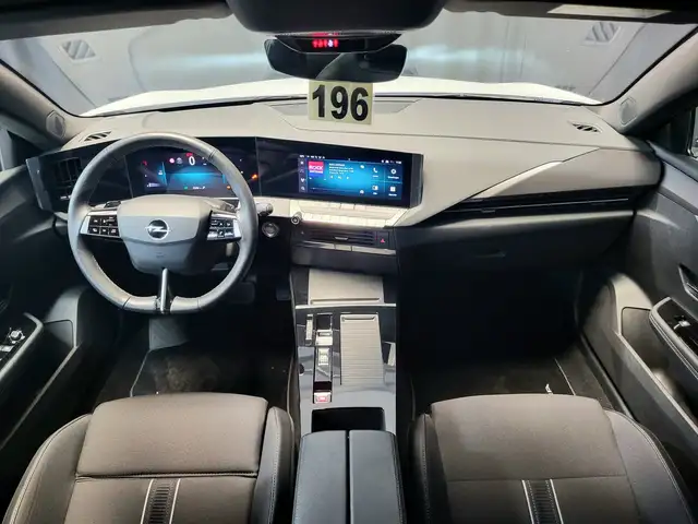 Opel Astra view 11