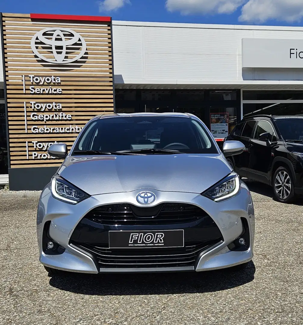 Toyota Yaris Active Drive Hybrid Silber - 2