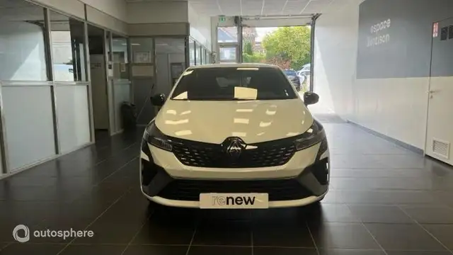 Renault Clio view 2
