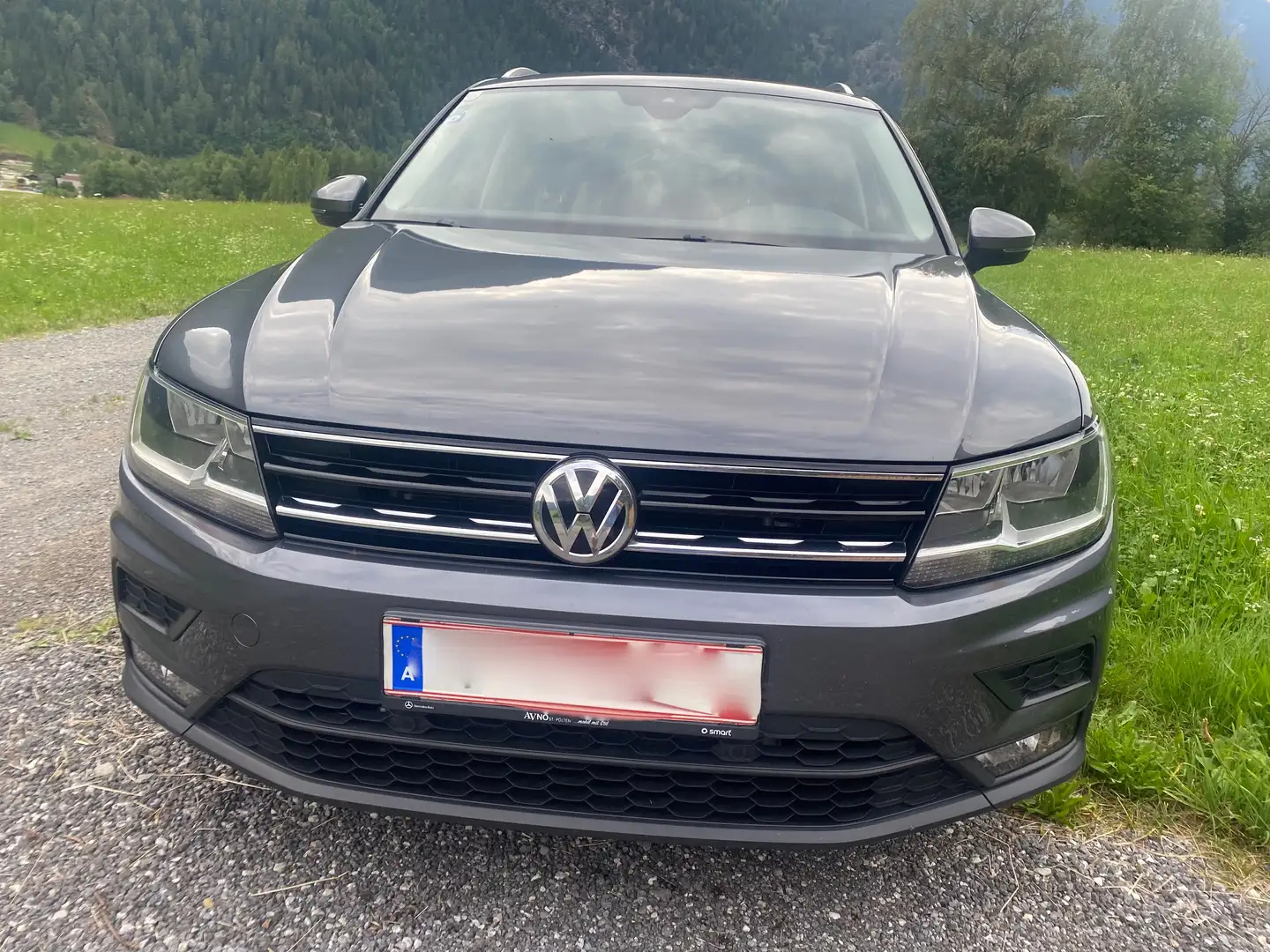 Volkswagen Tiguan Tiguan 2,0 TDI SCR 4Motion AHK DSG Comfortline Grau - 1