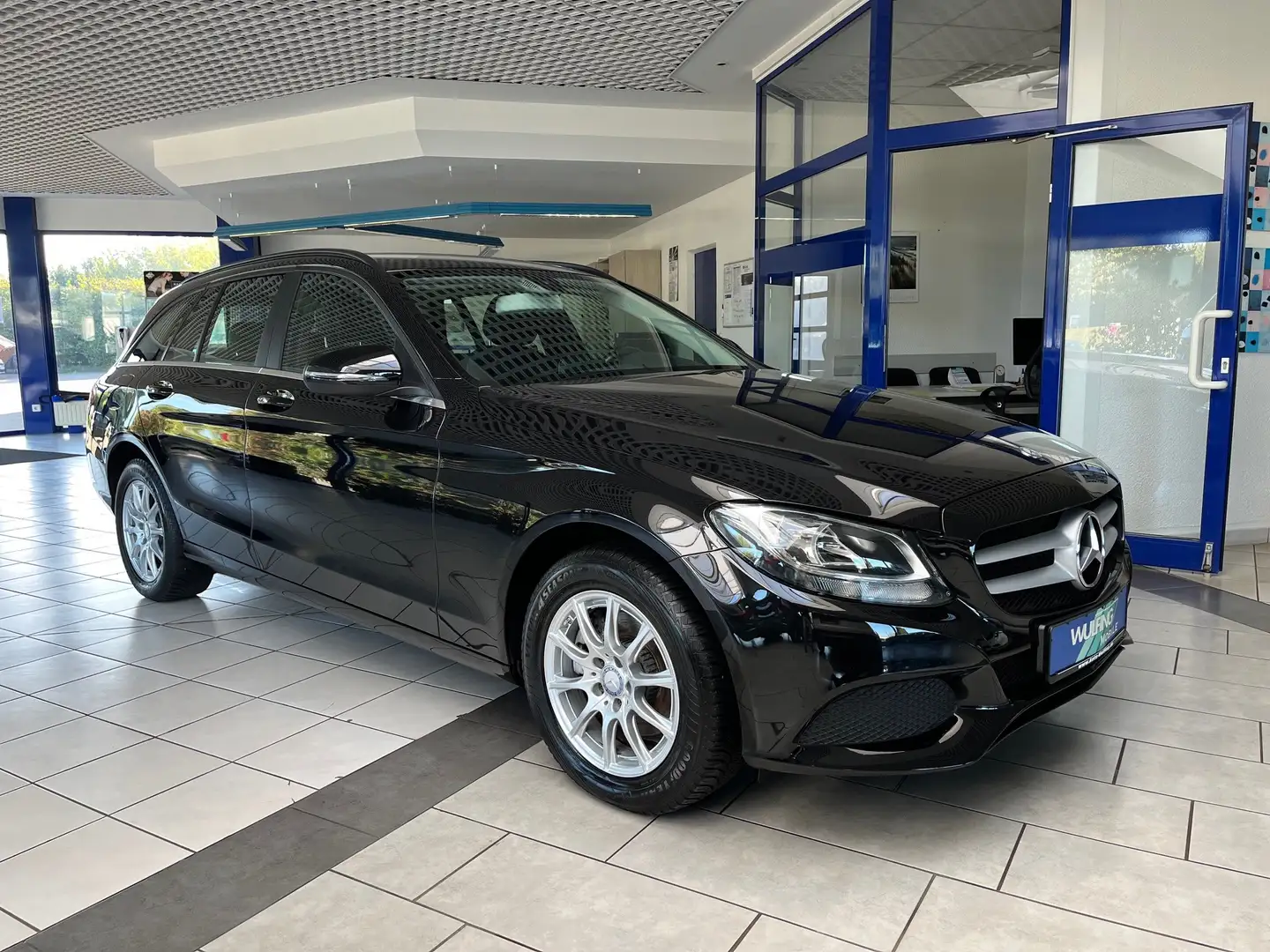 Mercedes-Benz C 200 T-Mod. Autom. Noir - 1