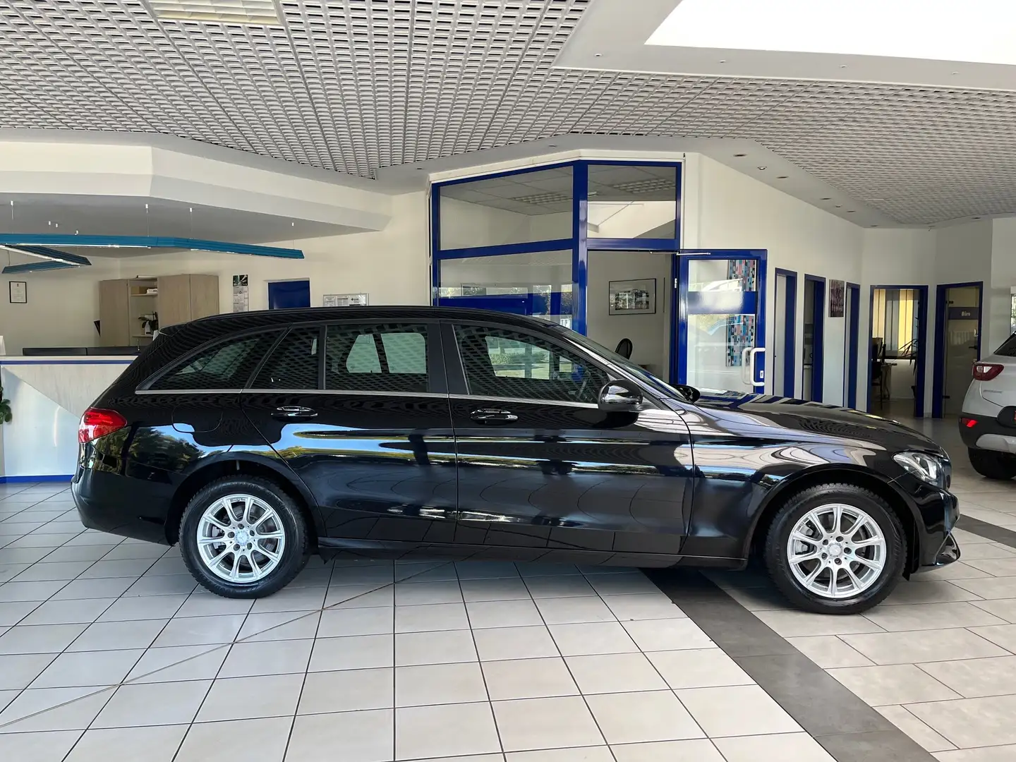 Mercedes-Benz C 200 T-Mod. Autom. Noir - 2