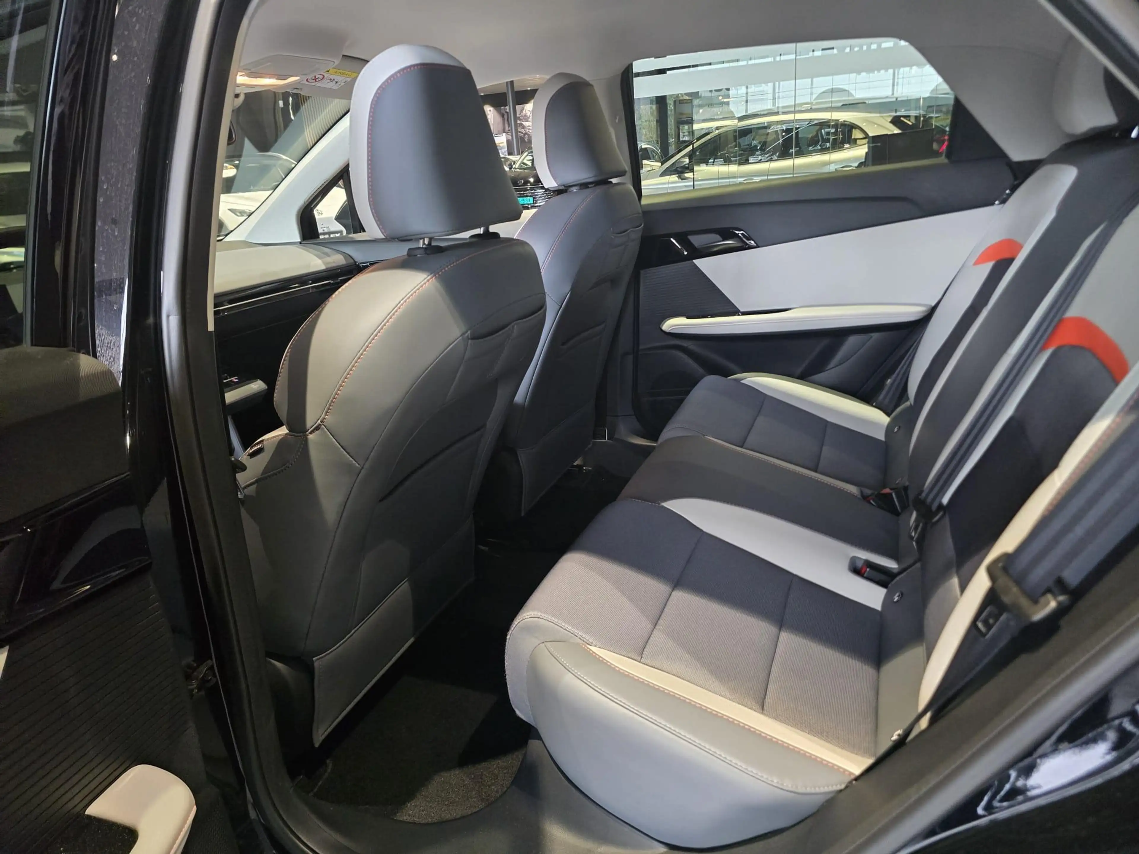 MG MG4 Electric Luxury 64 kWh — photo 5
