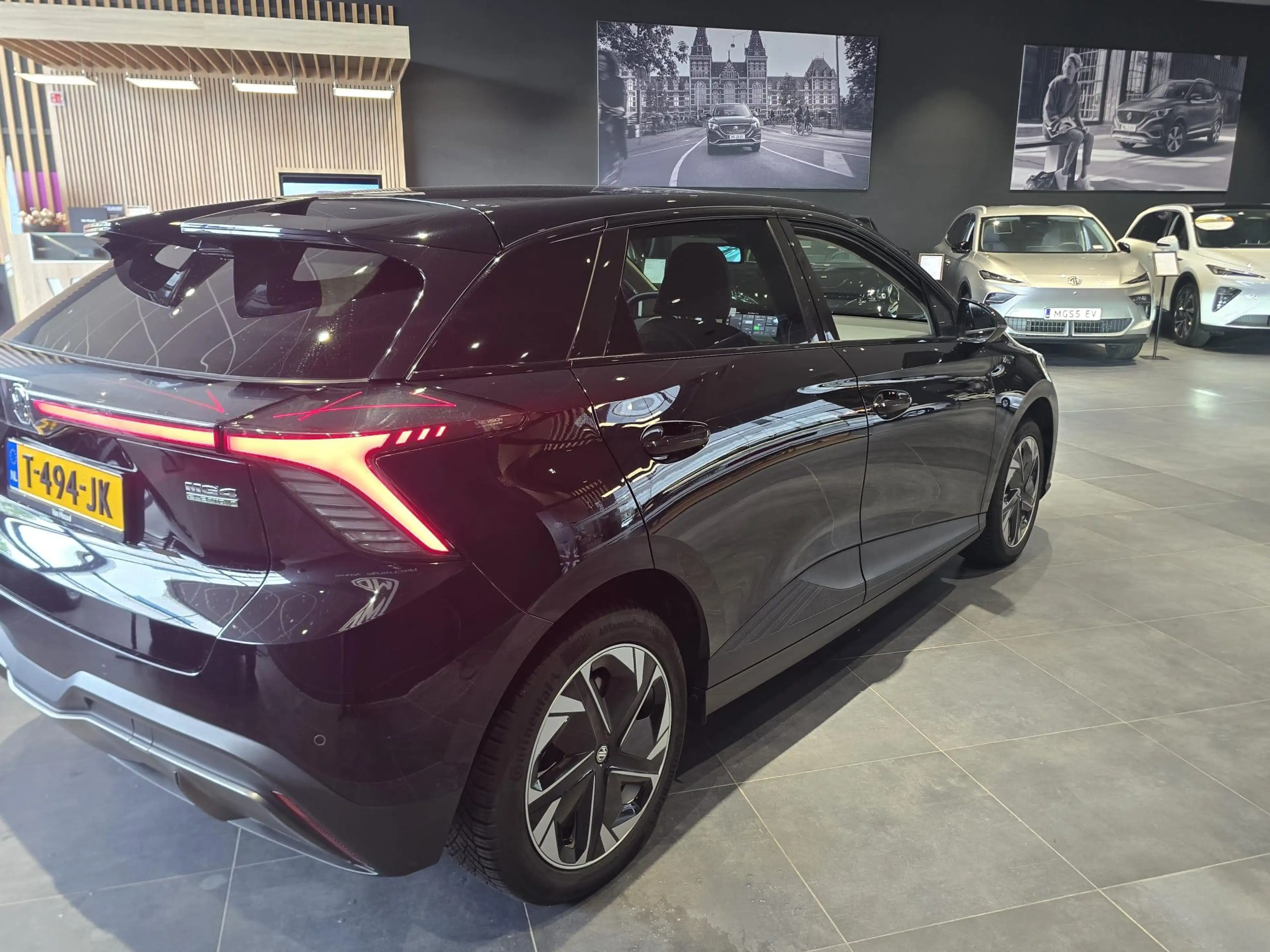MG MG4 Electric Luxury 64 kWh — photo 13