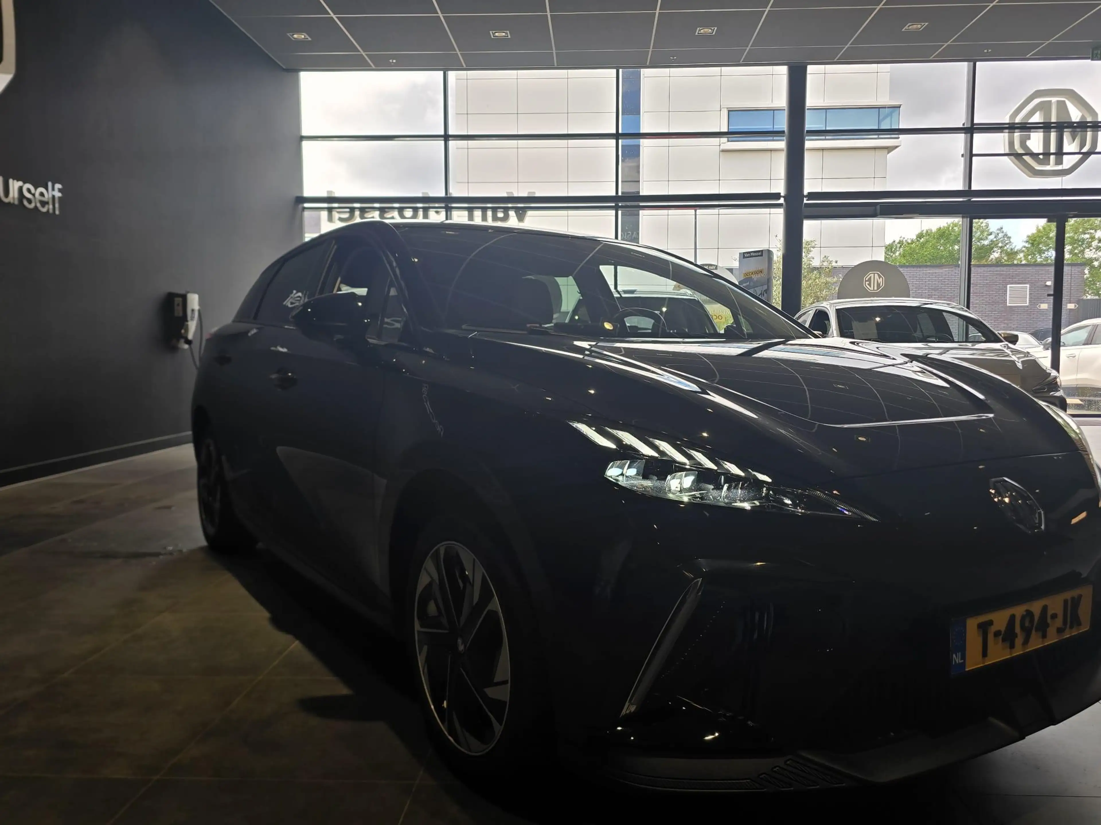 MG MG4 Electric Luxury 64 kWh — photo 12