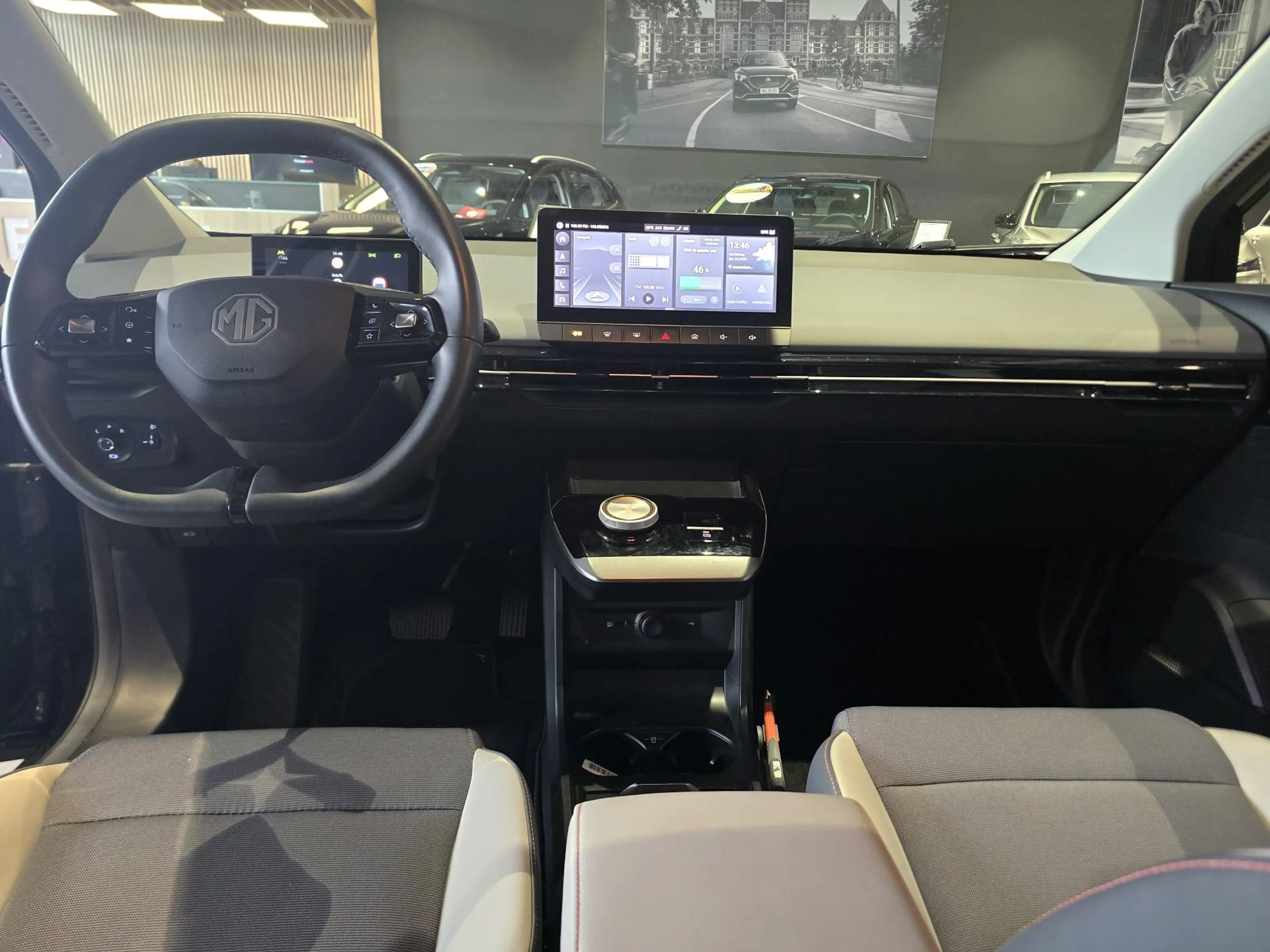 MG MG4 Electric Luxury 64 kWh — photo 4