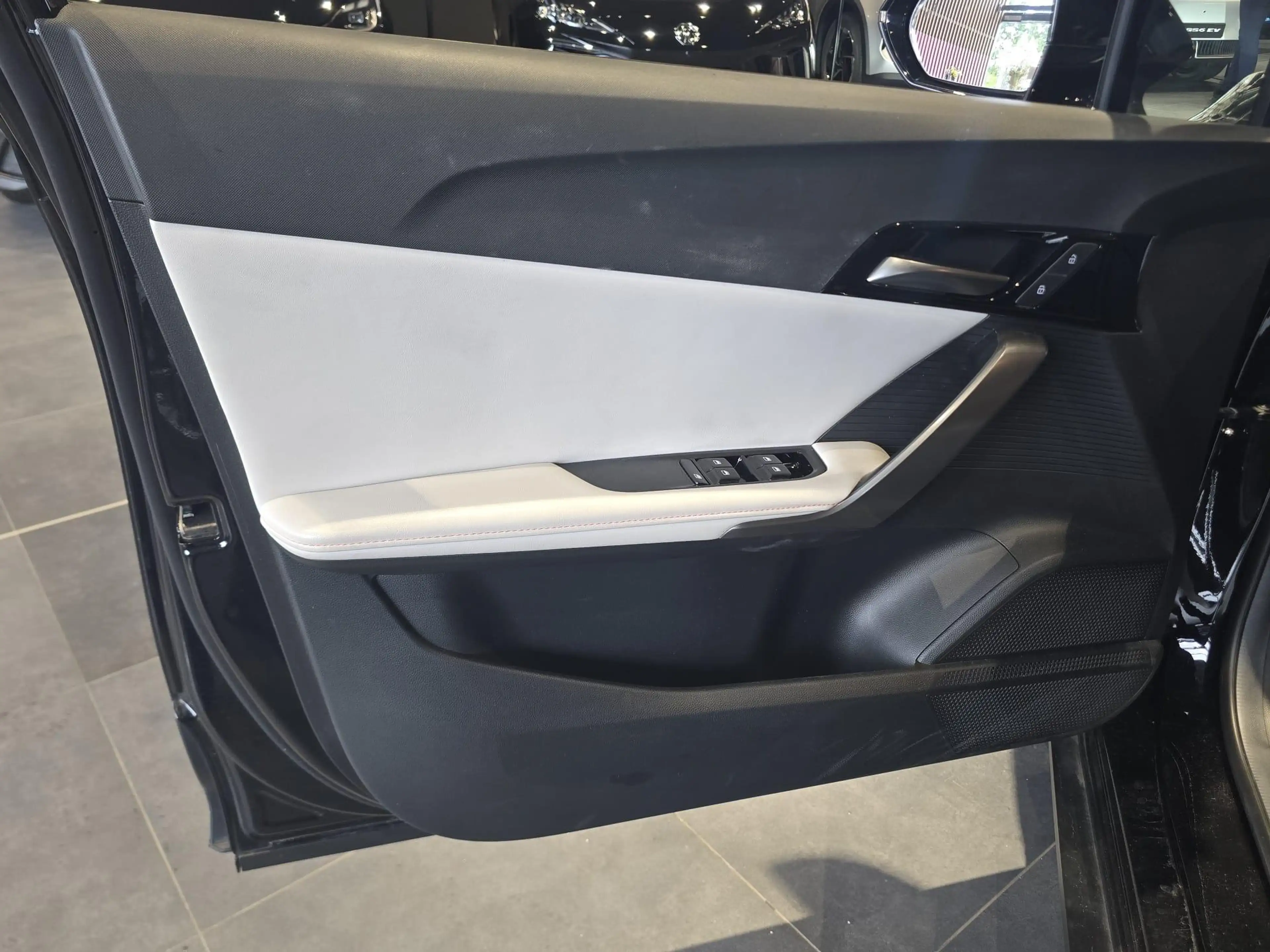 MG MG4 Electric Luxury 64 kWh — photo 8
