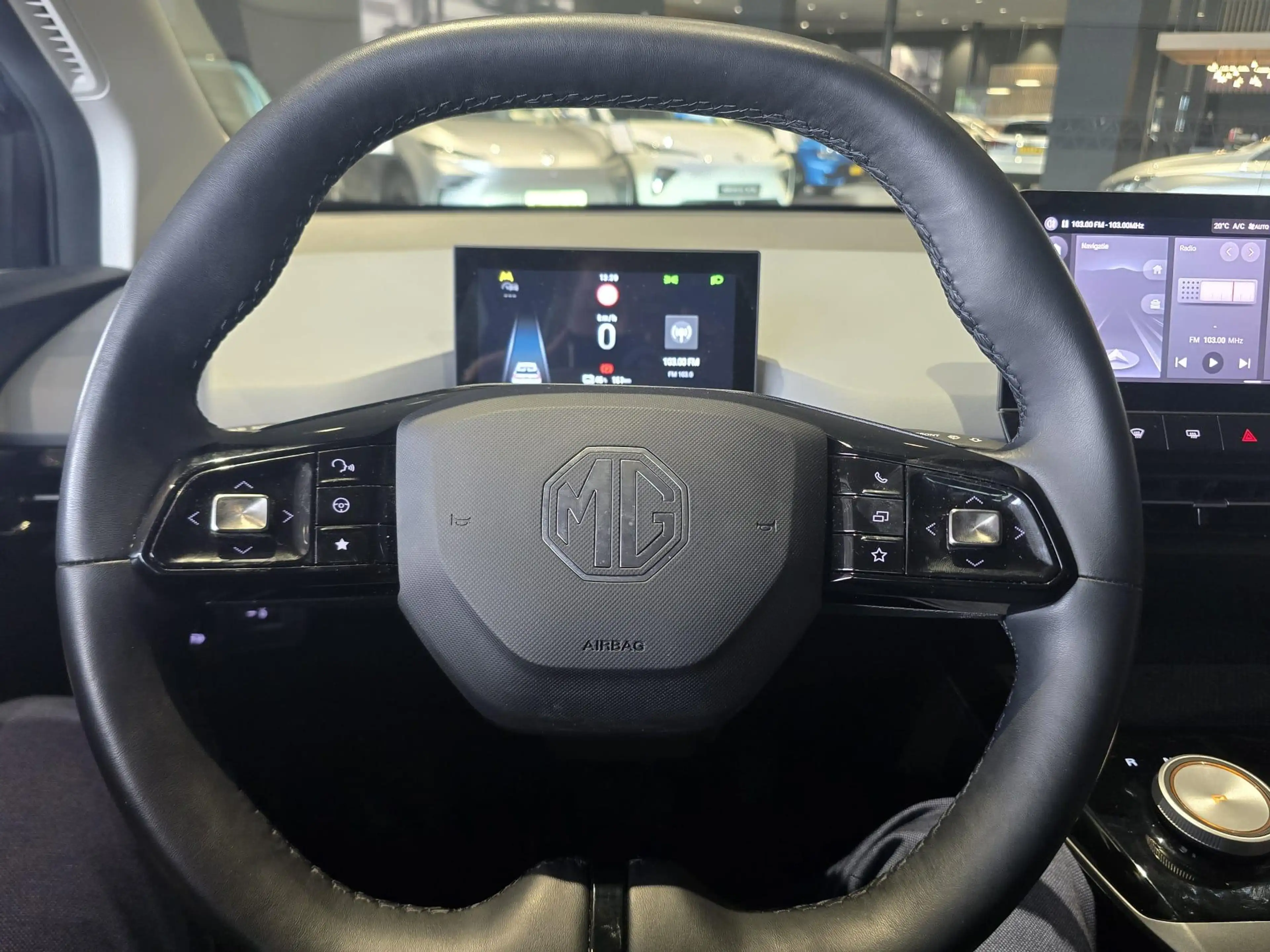 MG MG4 Electric Luxury 64 kWh — photo 11