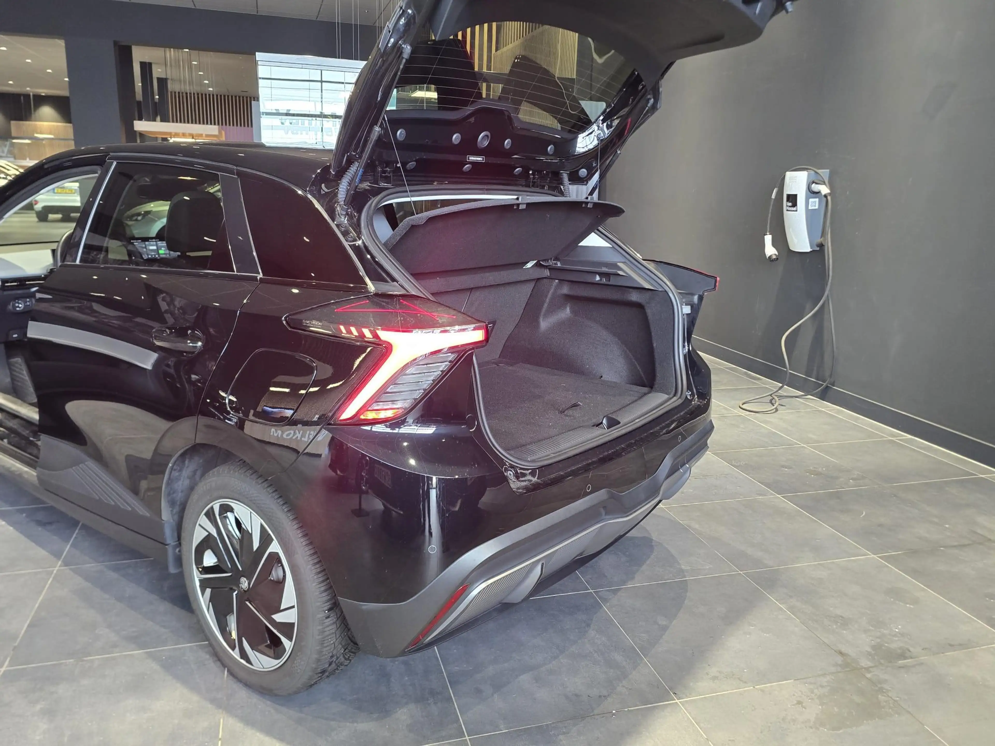 MG MG4 Electric Luxury 64 kWh — photo 9