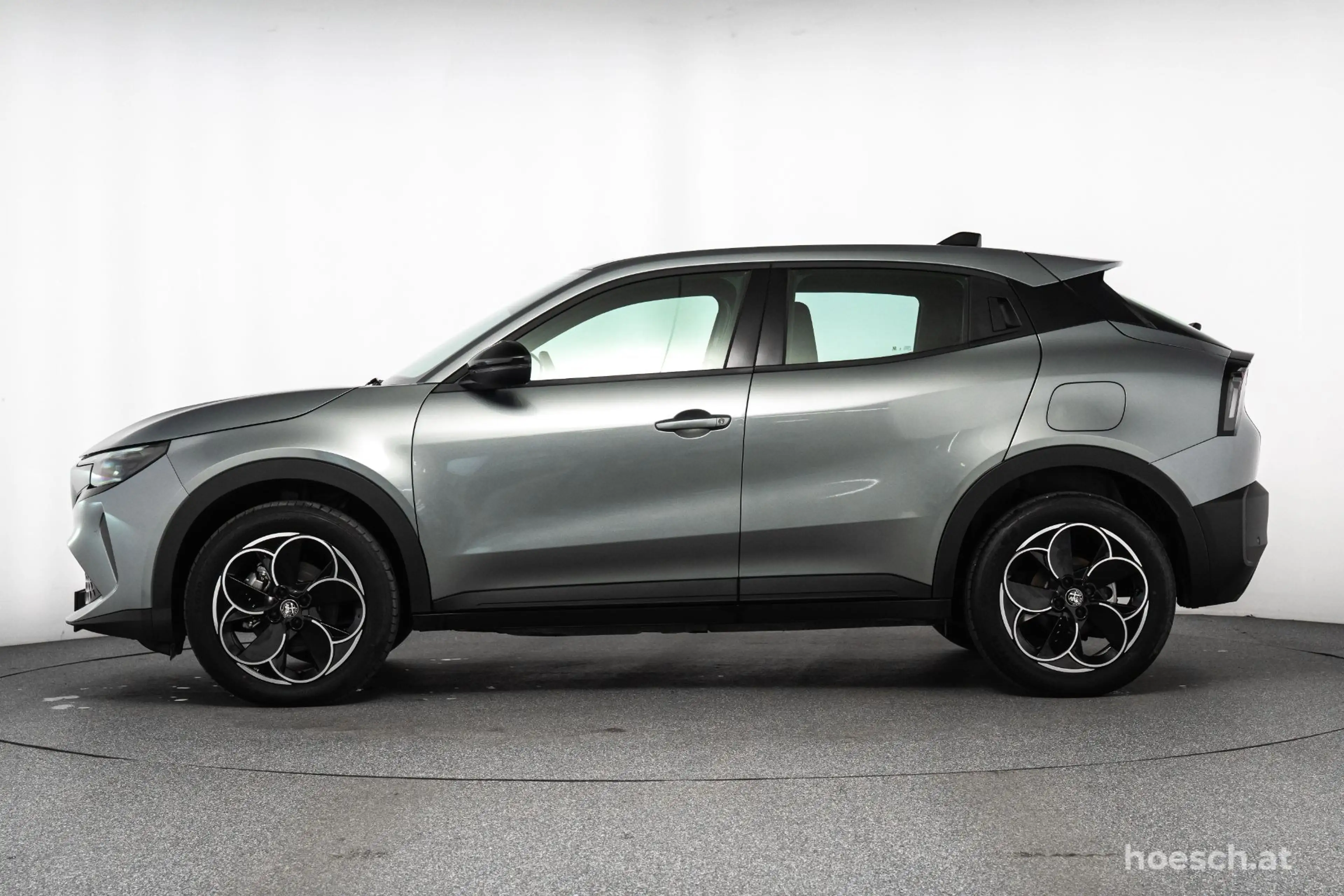 Alfa Romeo Junior Elettrica WENIG KM NEUWERTIG ++ — photo 4