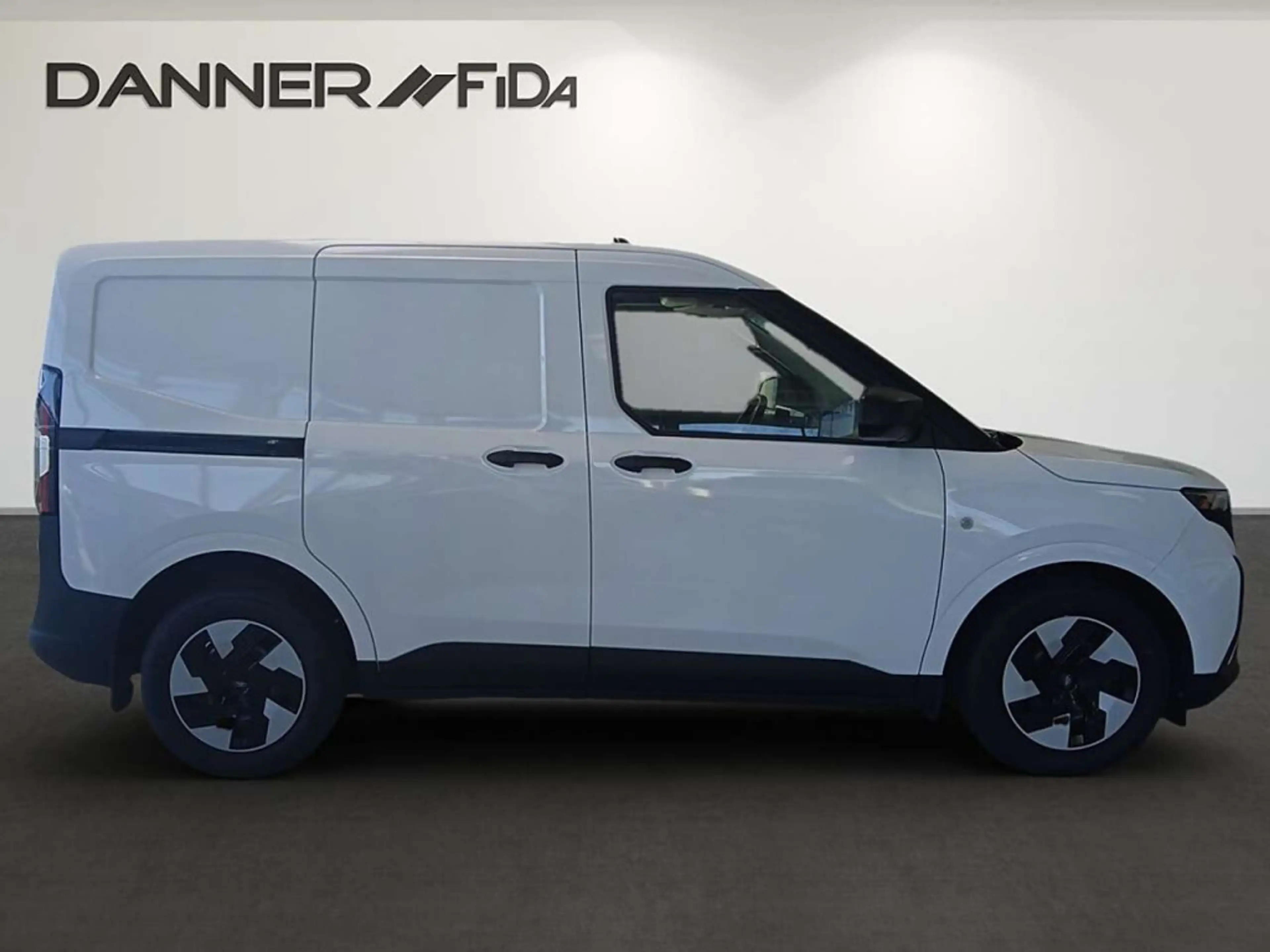 Ford Transit Courier Trend Elektro 136 PS — photo 3
