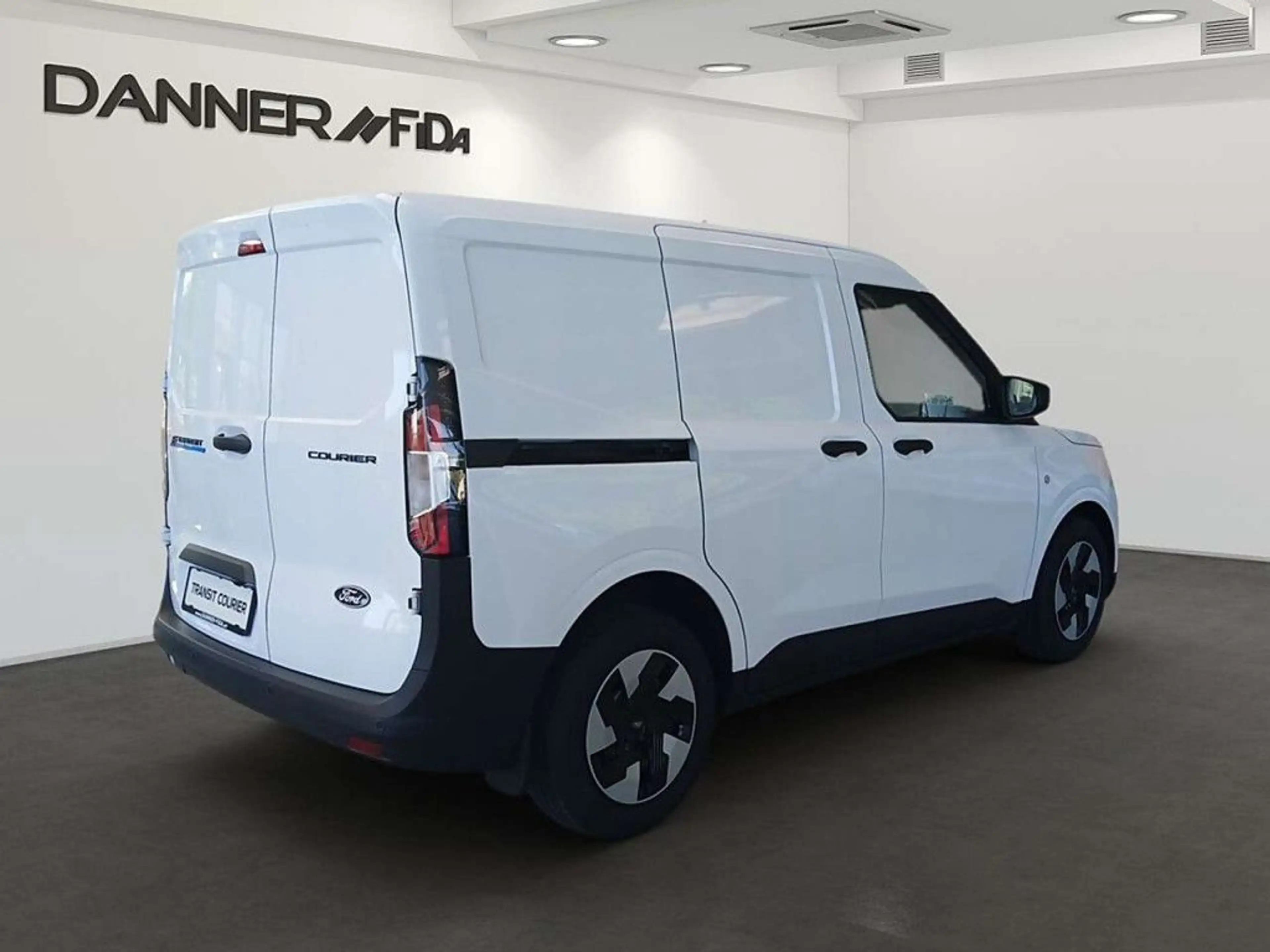 Ford Transit Courier Trend Elektro 136 PS — photo 4