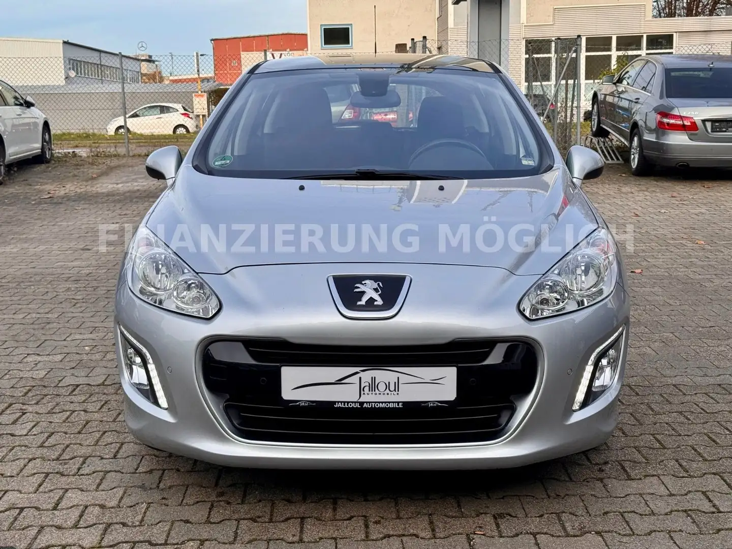 Peugeot 308 Allure AUTOMATIK PANORAMA PDC SHZ TEMPOMAT Silber - 2