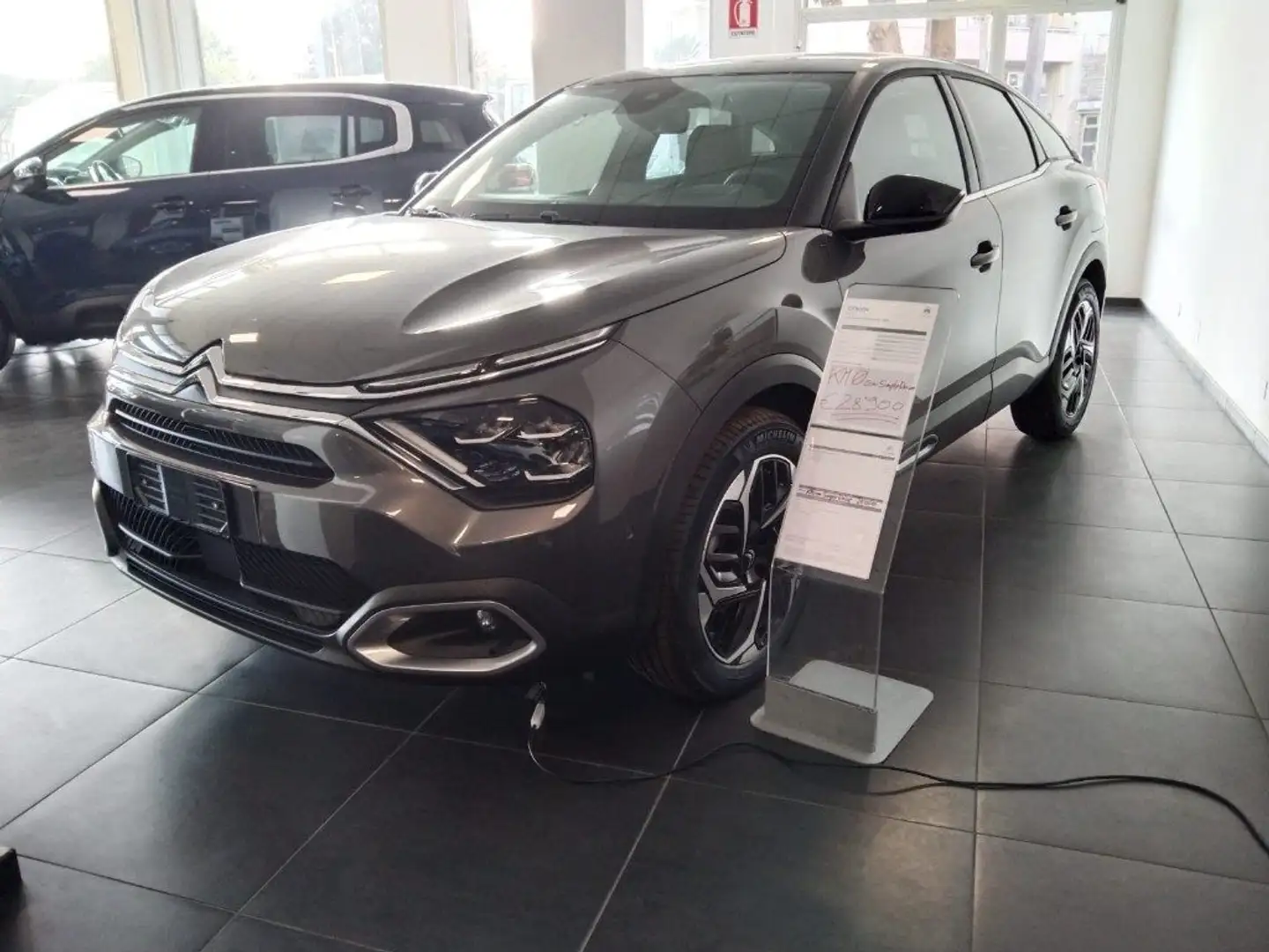 Citroen C4 PureTech 130 S&S EAT8 Shine Grau - 2