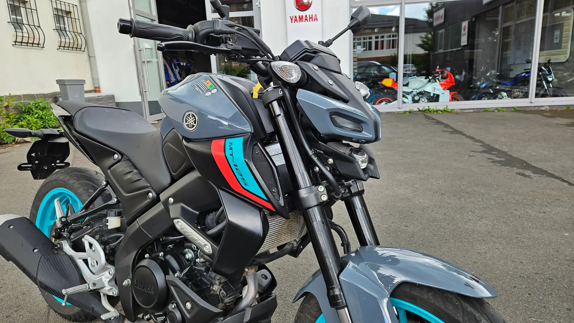 Yamaha MT-125 Gri - 2
