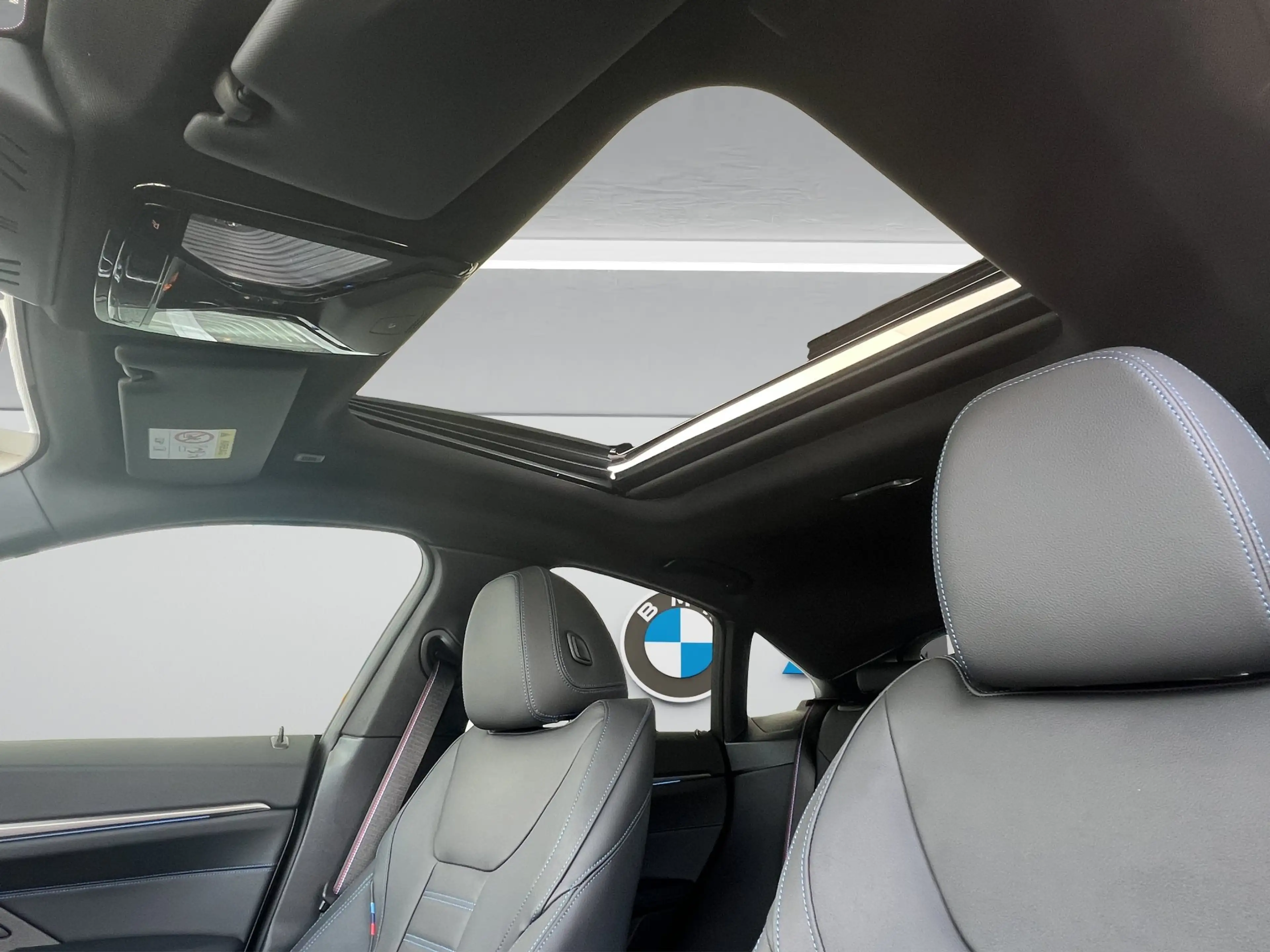 BMW i4 xDrive40 M Sportpaket Pro NAVI LED eGSD AHK HUD — photo 15