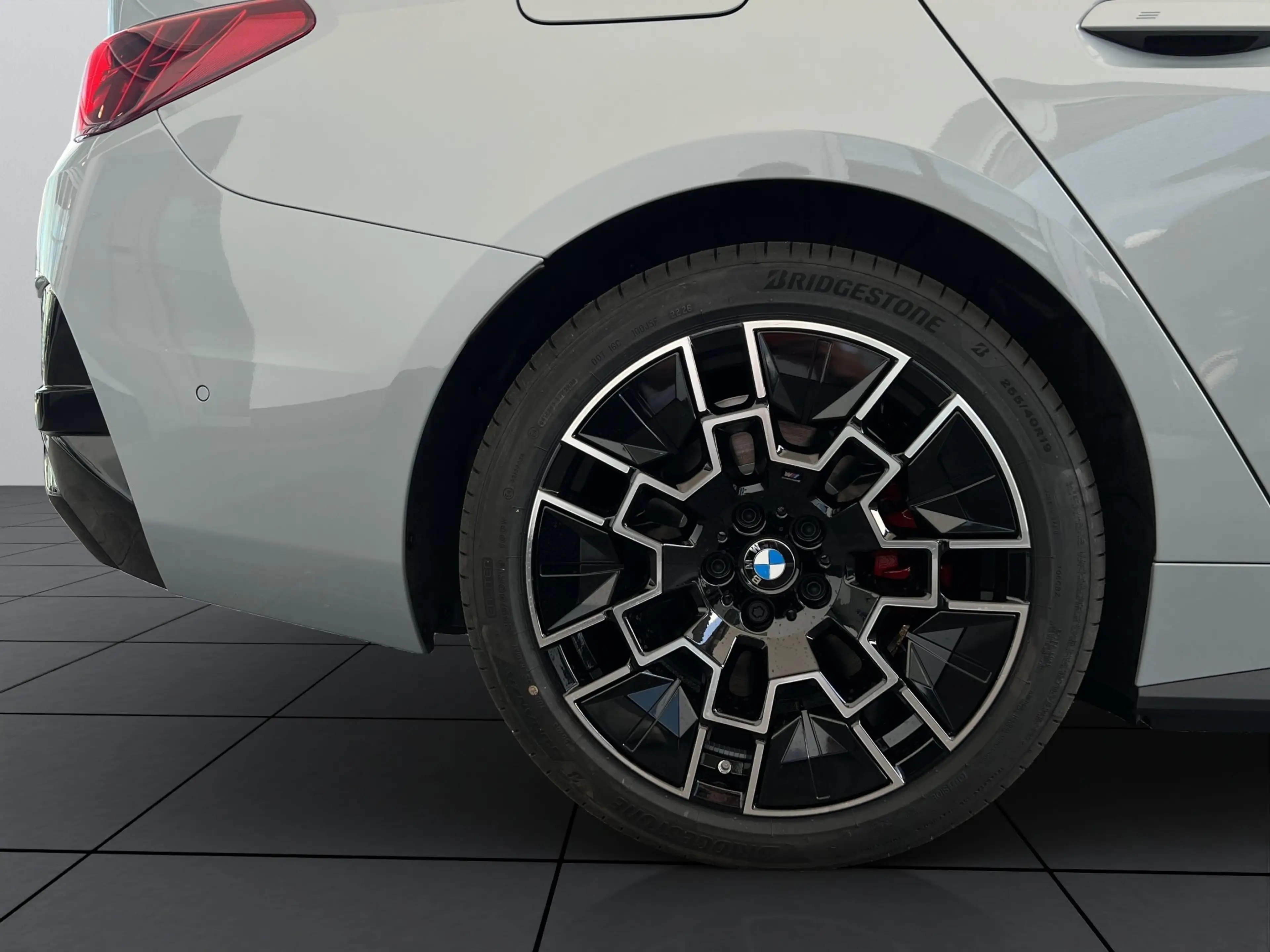 BMW i4 xDrive40 M Sportpaket Pro NAVI LED eGSD AHK HUD — photo 5