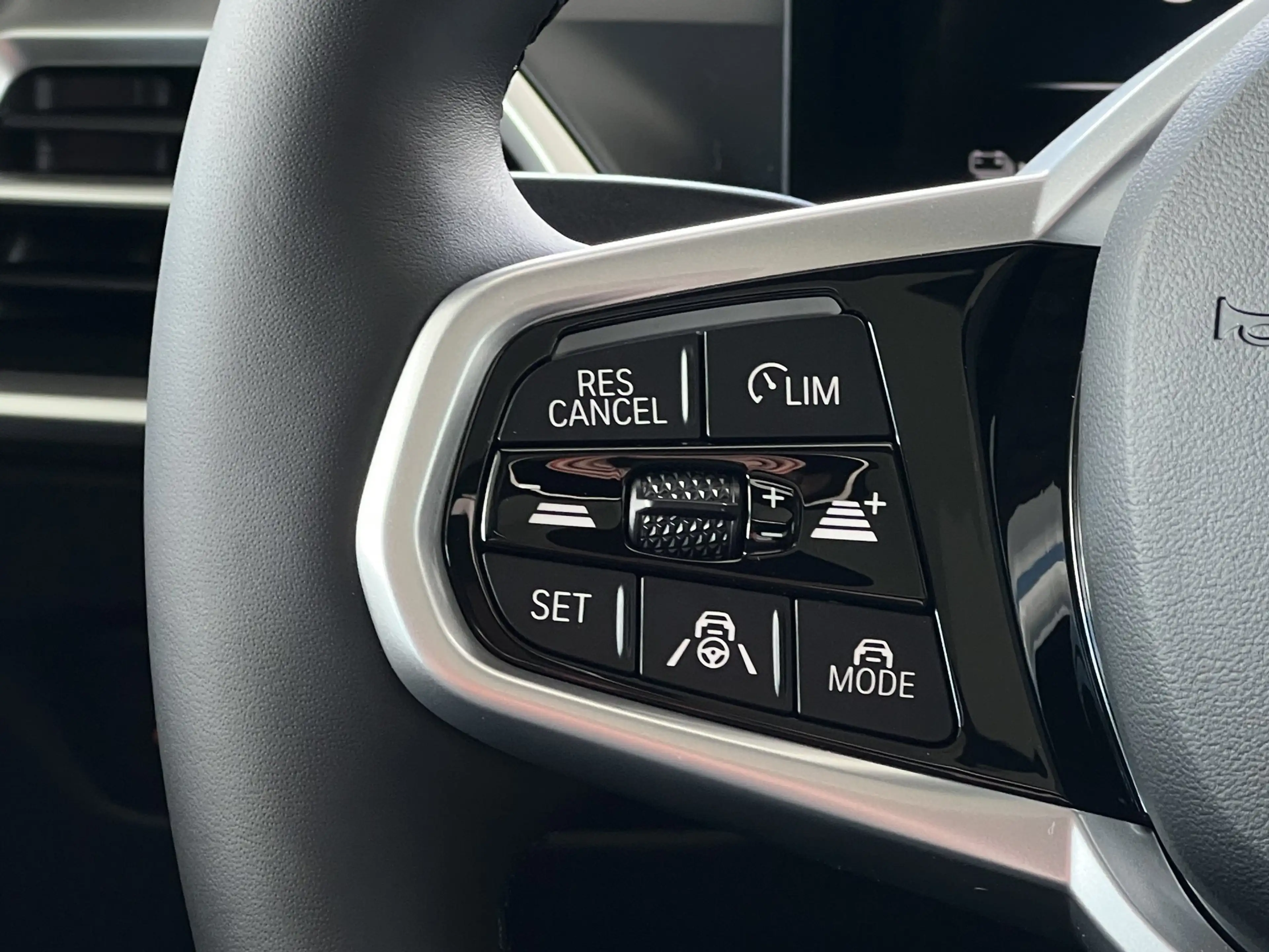 BMW i4 xDrive40 M Sportpaket Pro NAVI LED eGSD AHK HUD — photo 13