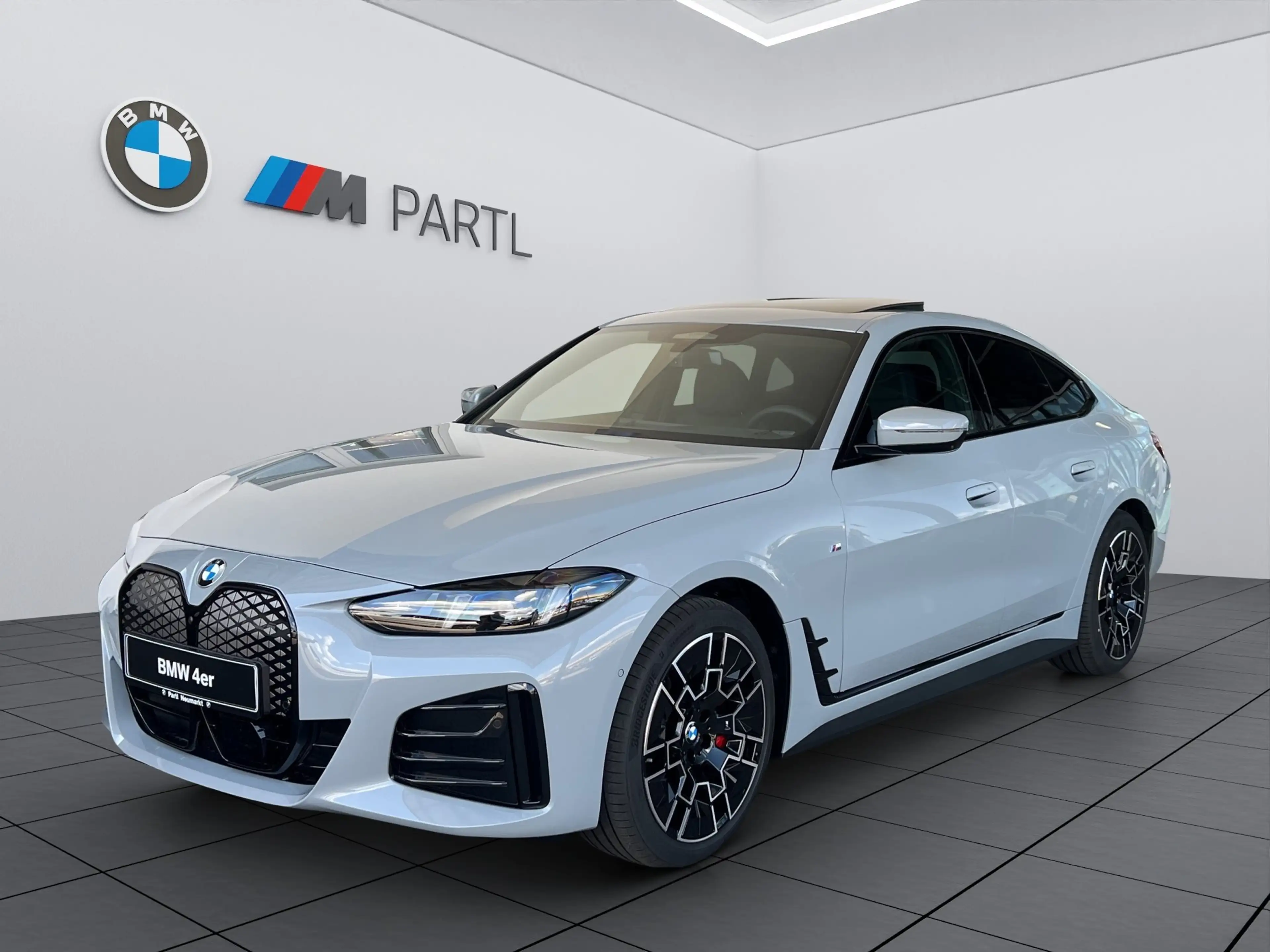 BMW i4 xDrive40 M Sportpaket Pro NAVI LED eGSD AHK HUD