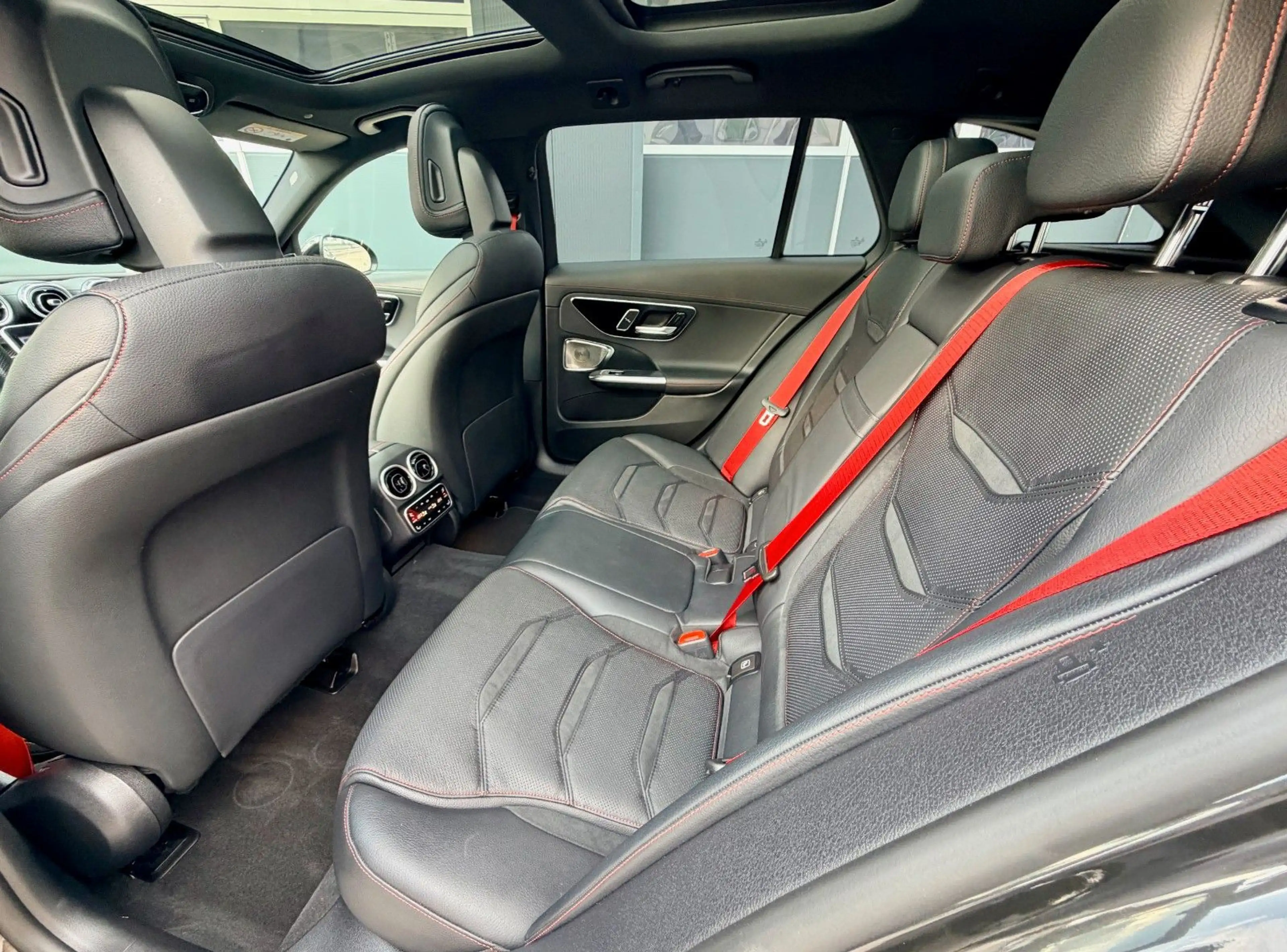 Mercedes-Benz C 43 AMG T 4M*Pano*HUD*Sound*Nappa*Night*Drive Pak* — photo 14