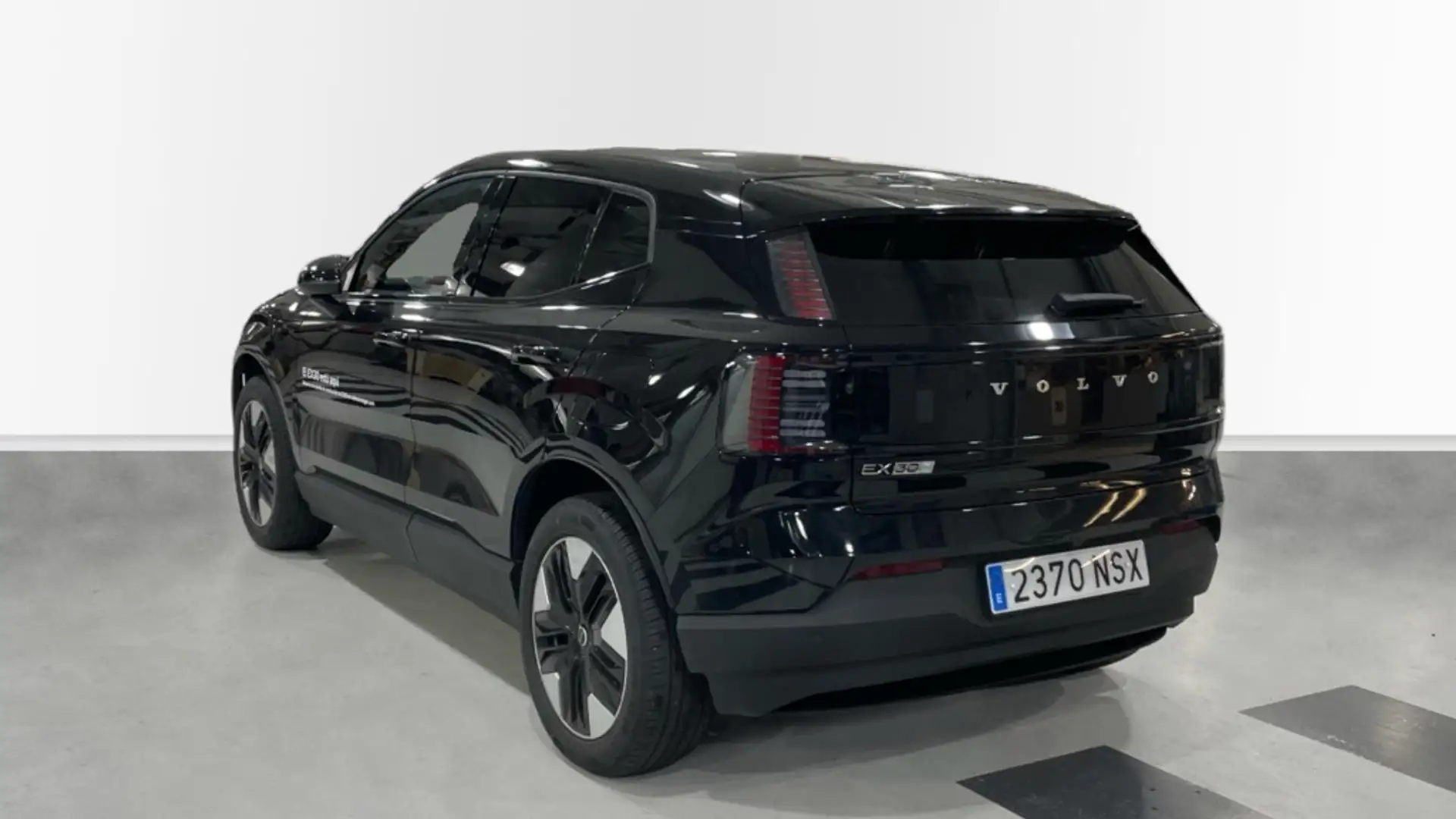 Volvo EX30 P5 Long Range Electric Plus Black Edition RWD Negro - 2