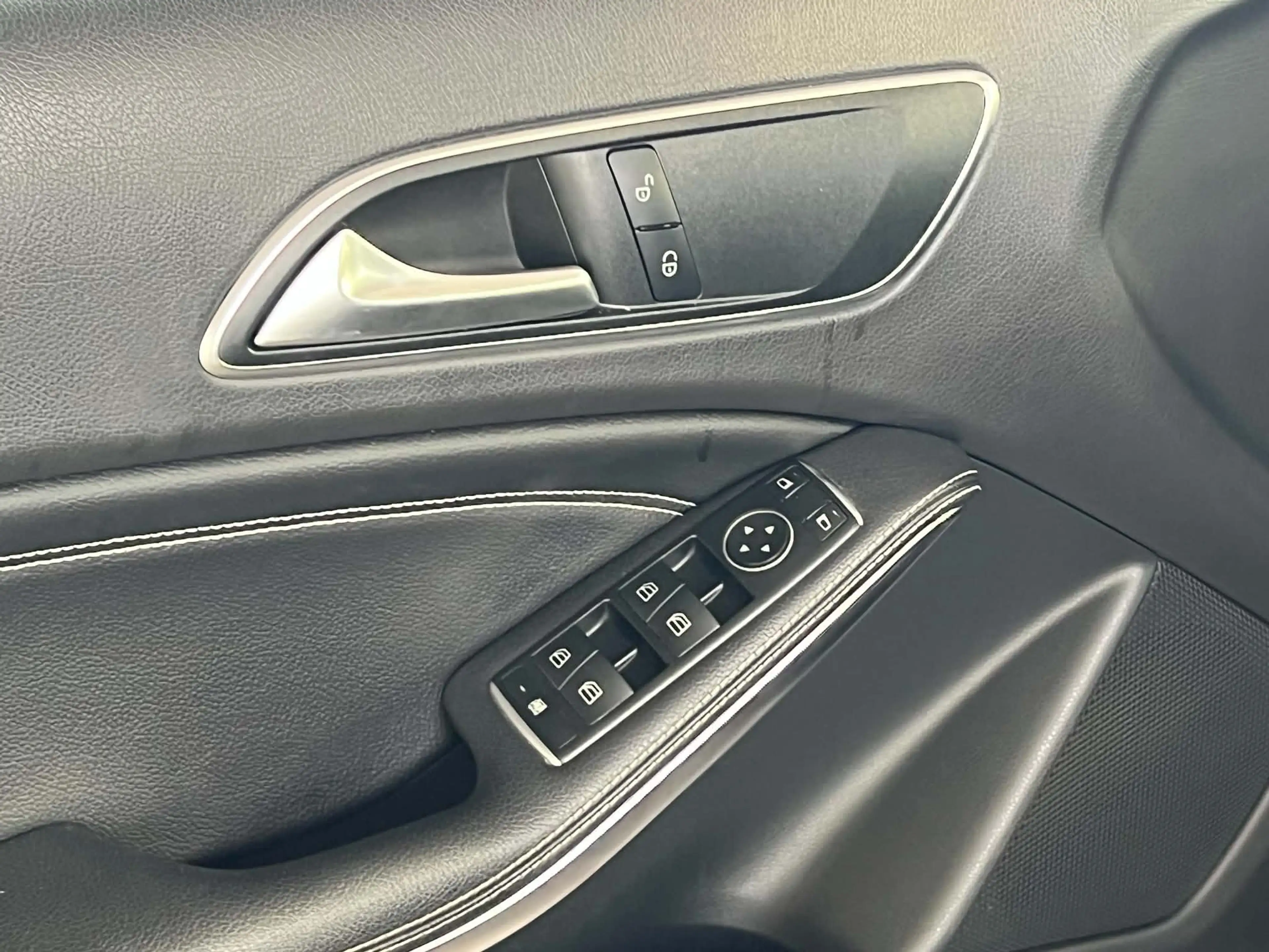 Mercedes-Benz A 180 urban handgeschakeld 2018 verwarmde zetels vooraan GPS PTS — photo 7