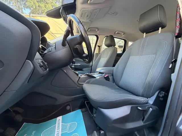 Ford C-Max view 9