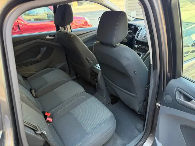 Ford C-Max view 13